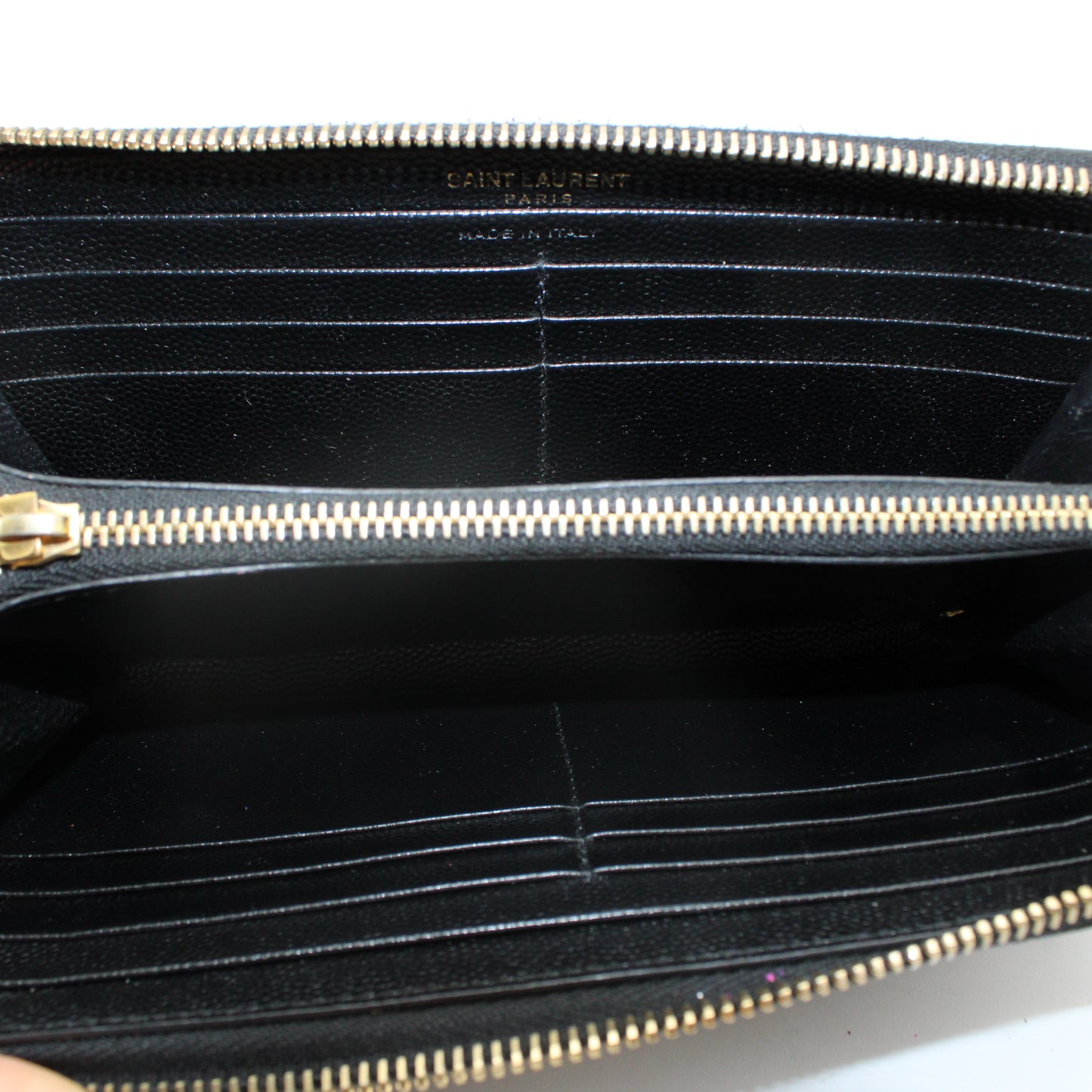 SAINT LAURENT CASSANDRE MATELASSÉ PORTAFOGLI CON ZIP IN PELLE GOFFRATA GRAIN DE POUDRE YA106