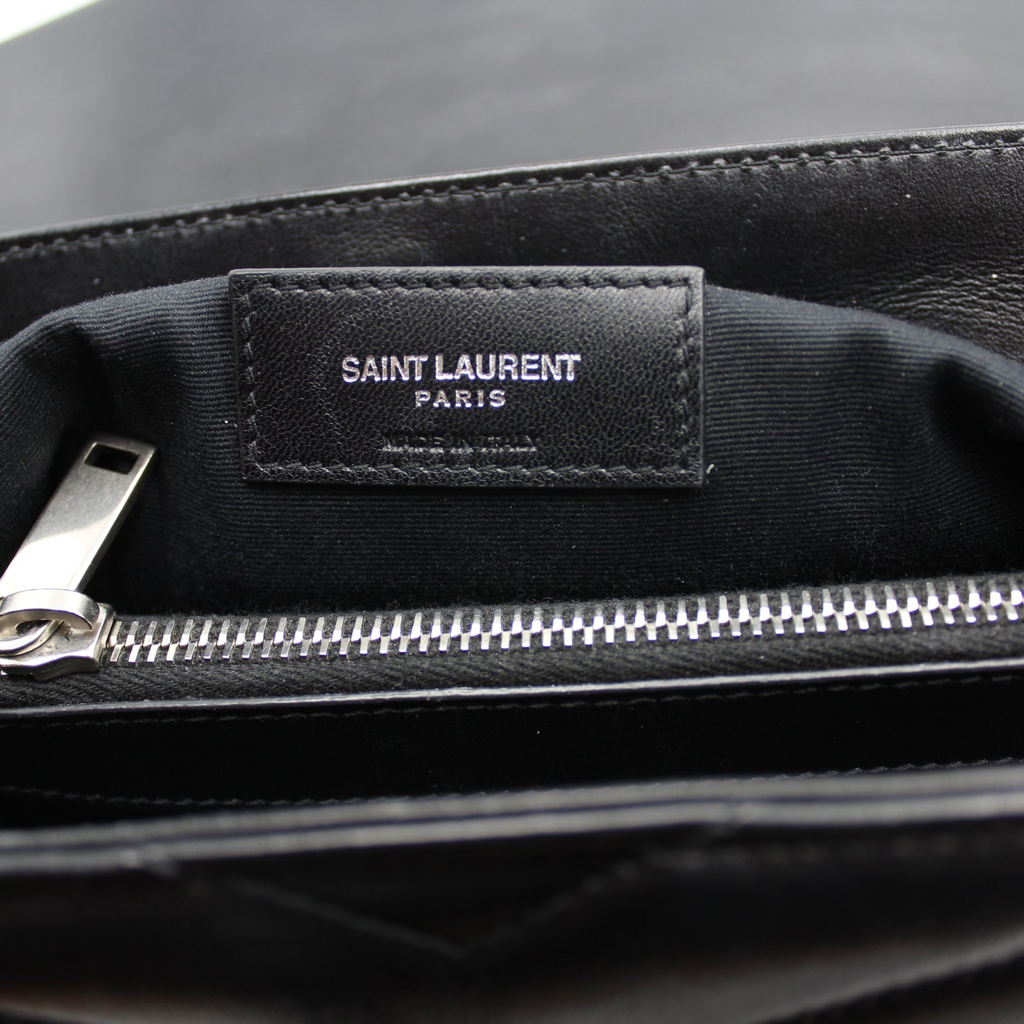 BORSA SAINT LAURENT LOULOU MEDIA IN PELLE NERA YB117