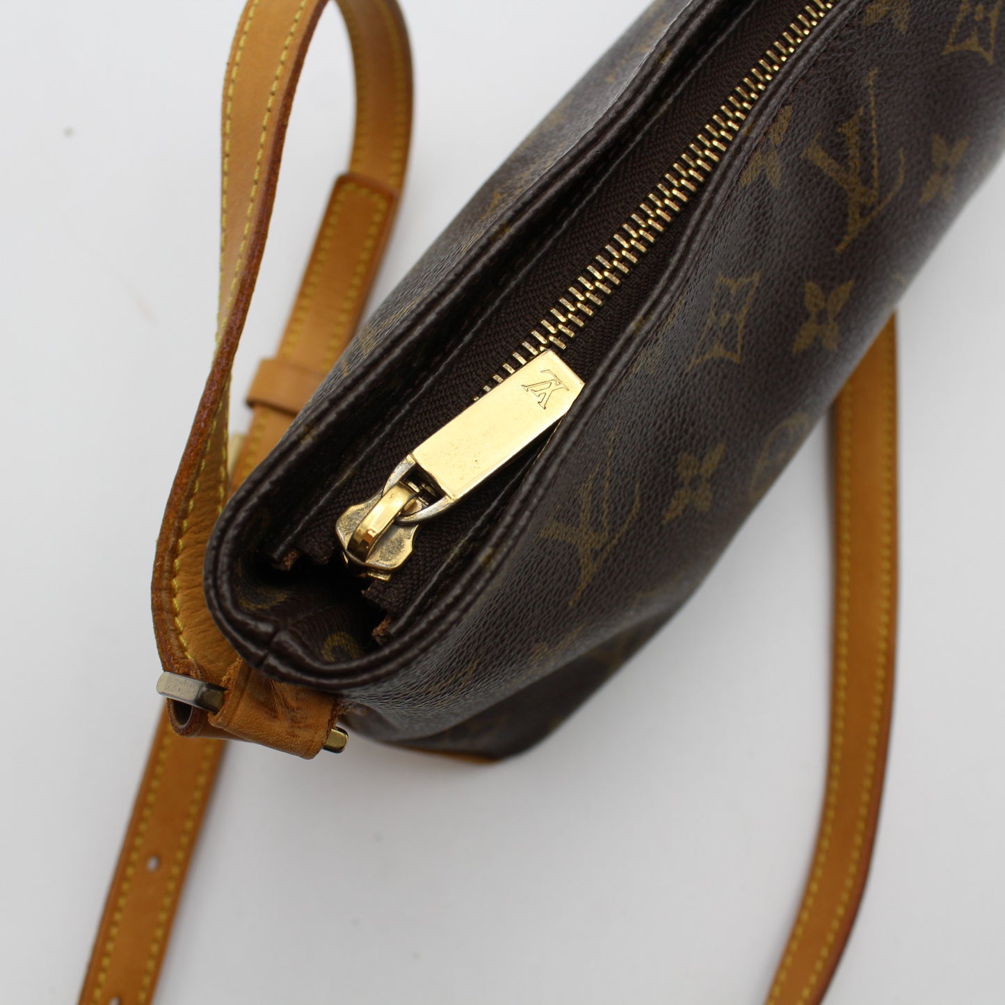 BORSA LOUIS VUITTON TROTTEUR MONOGRAM LB1813
