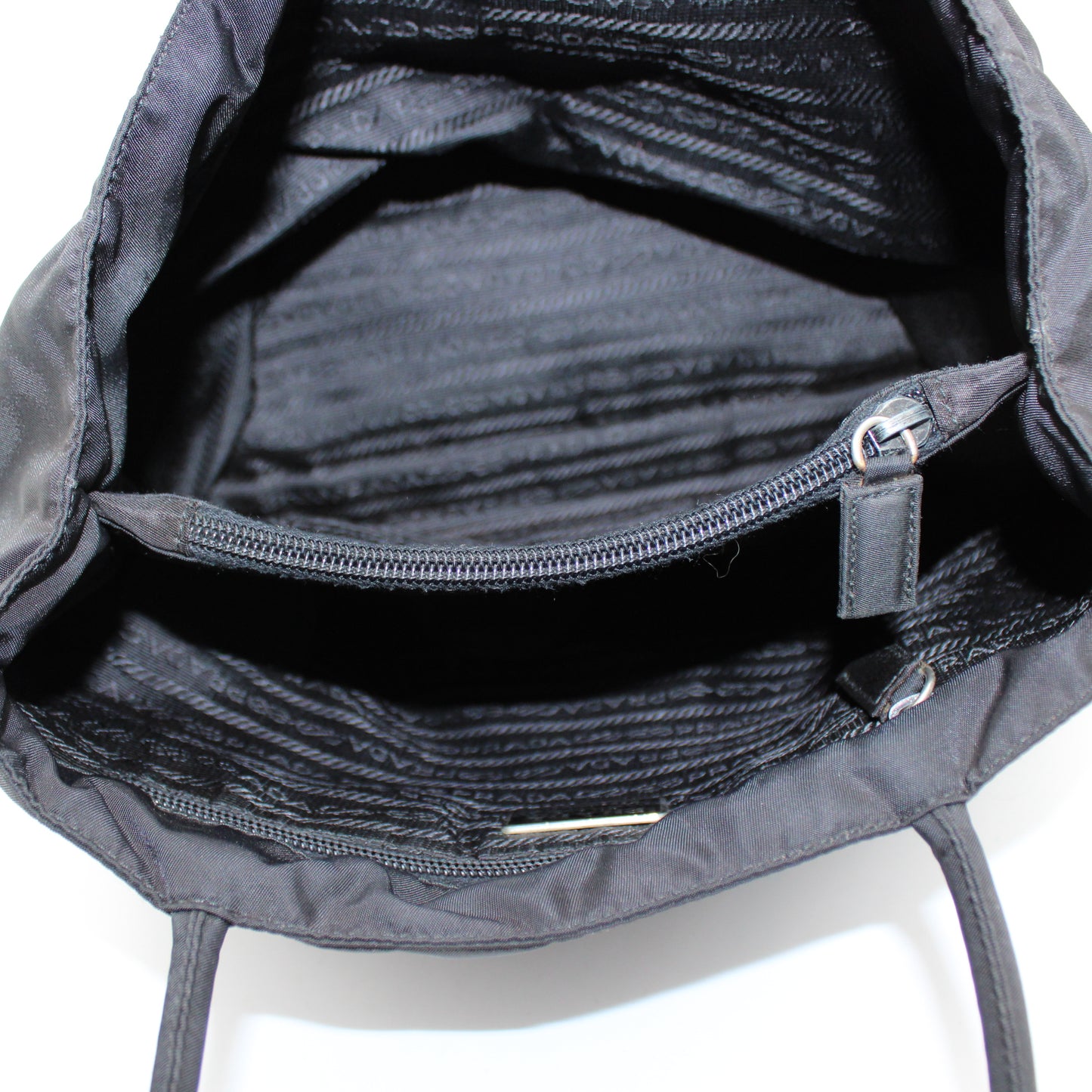 BORSA PRADA TOTE IN RE-NYLON NERA PB211