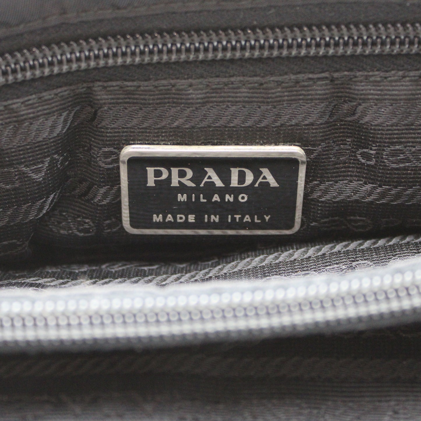 BORSA PRADA TOTE IN RE-NYLON NERA PB211