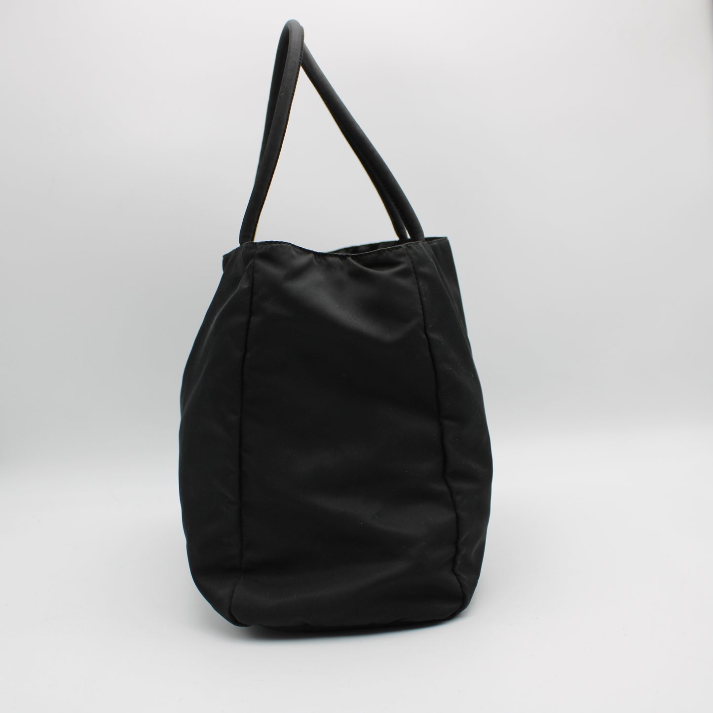 BORSA PRADA TOTE IN RE-NYLON NERA PB211