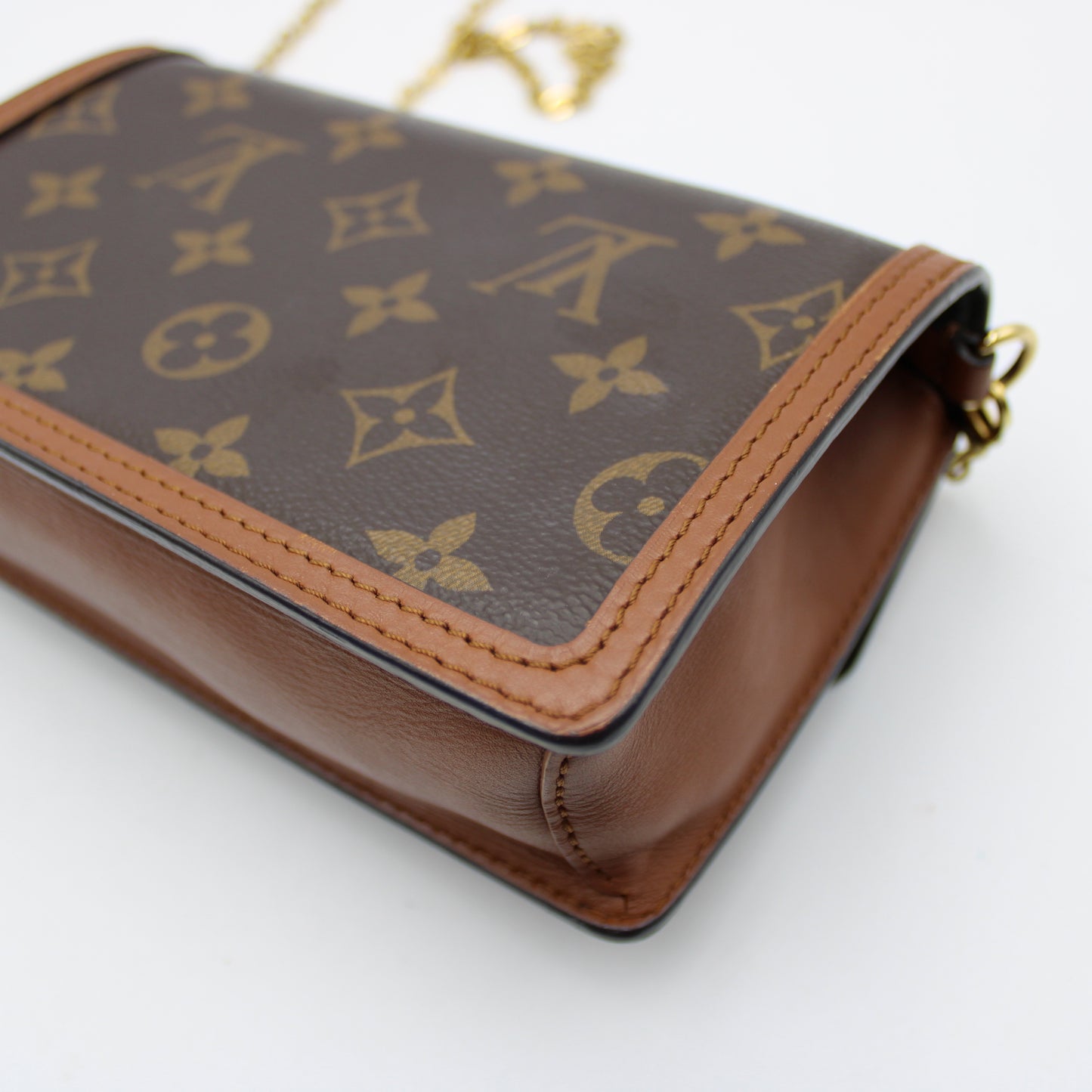 LOUIS VUITTON DAUPHINE WOC LB1854