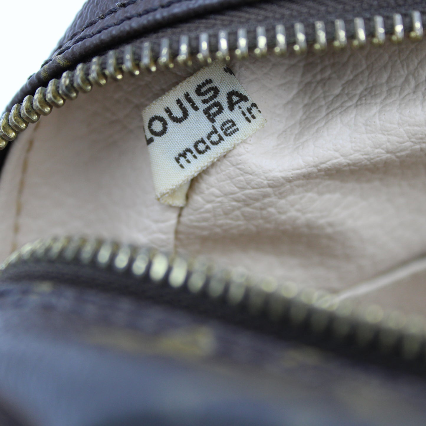 LOUIS VUITTON TROUSSE TOILETTE 28 GM LB1858