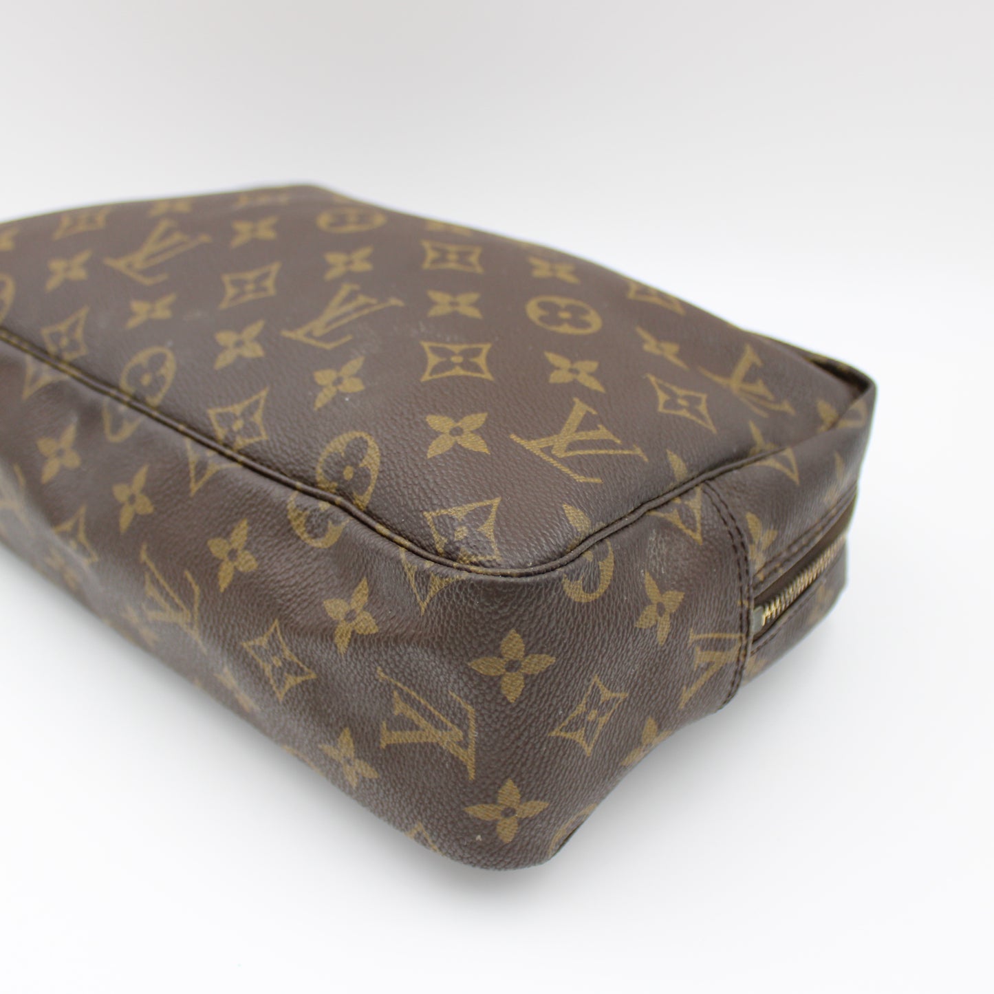 LOUIS VUITTON TROUSSE TOILETTE 28 GM LB1858