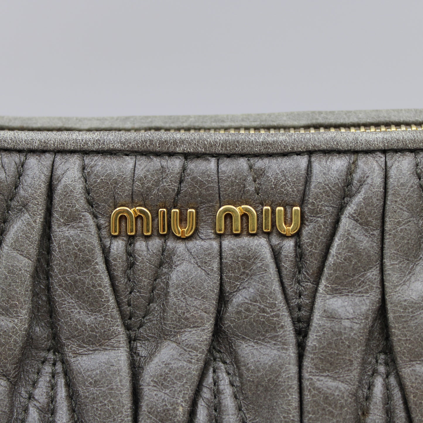 BORSA MIU MIU MATELASSE IN PELLE DI AGNELLO GRIGIO MB111