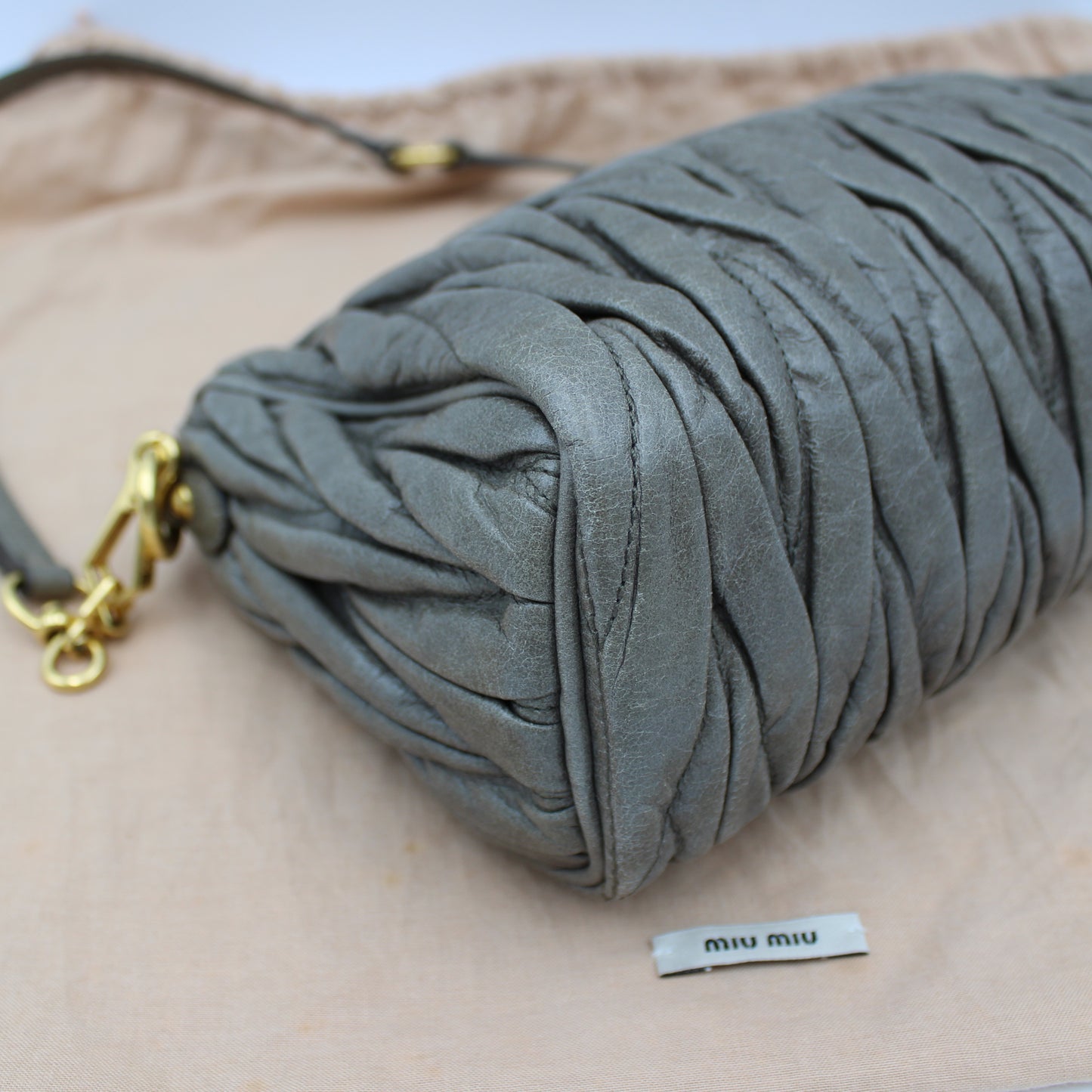 BORSA MIU MIU MATELASSE IN PELLE DI AGNELLO GRIGIO MB111