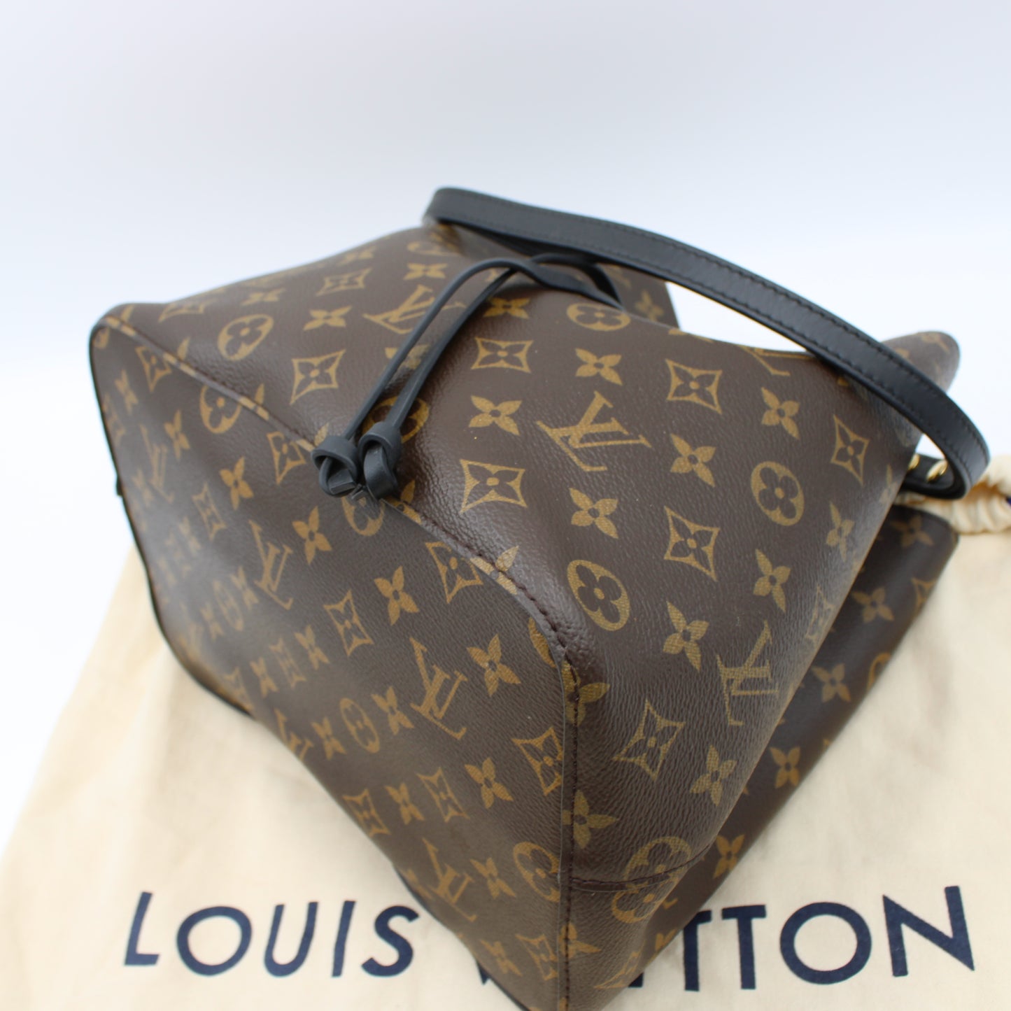 BORSA SECCHIELLO LOUIS VUITTON NEONOE NERA LB1896