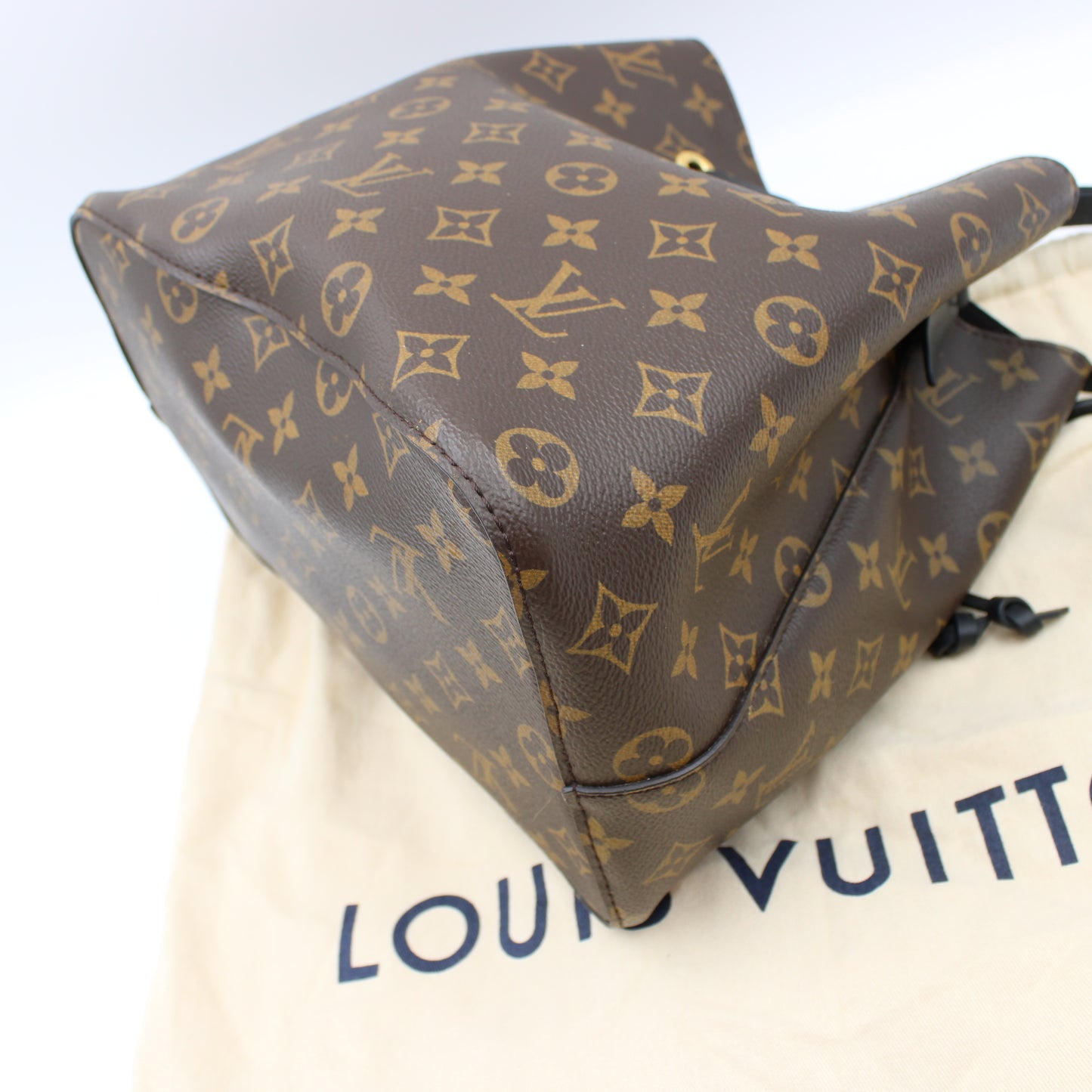 BORSA SECCHIELLO LOUIS VUITTON NEONOE NERA LB1896