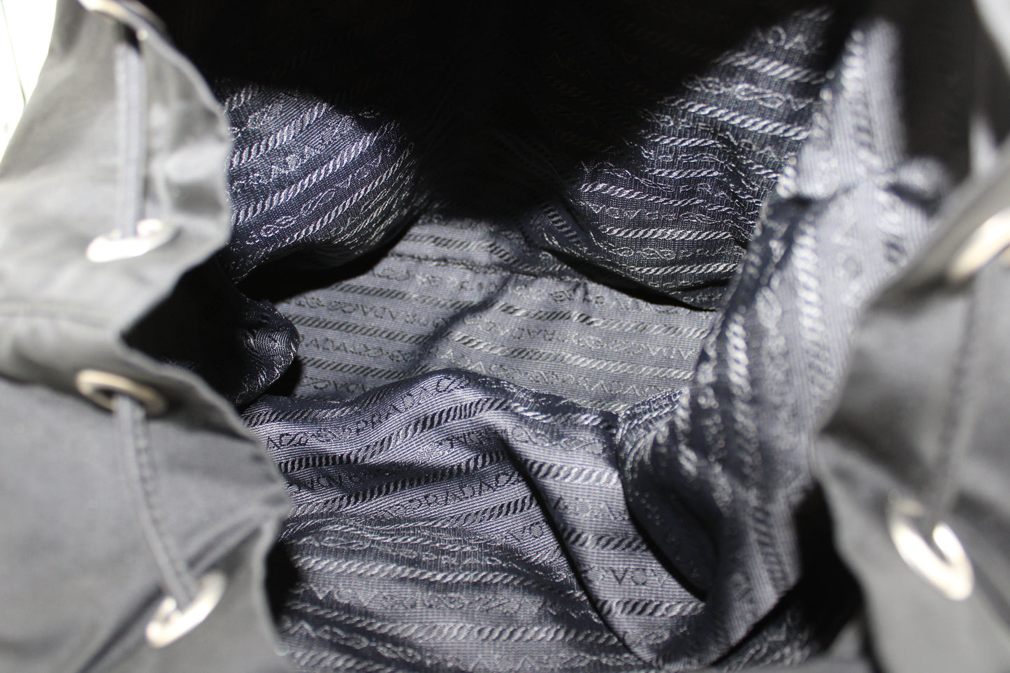 ZAINO PRADA IN RE-NYLON NERO MEDIO PB217