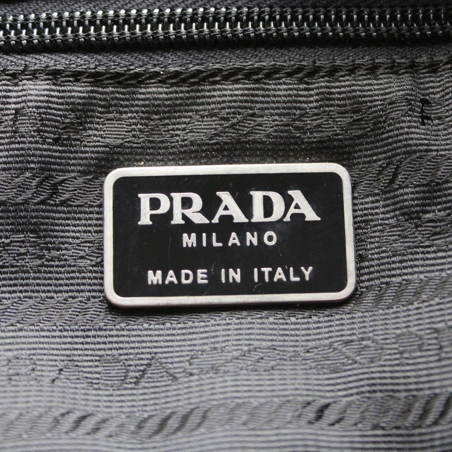 ZAINO PRADA IN RE-NYLON NERO MEDIO PB217