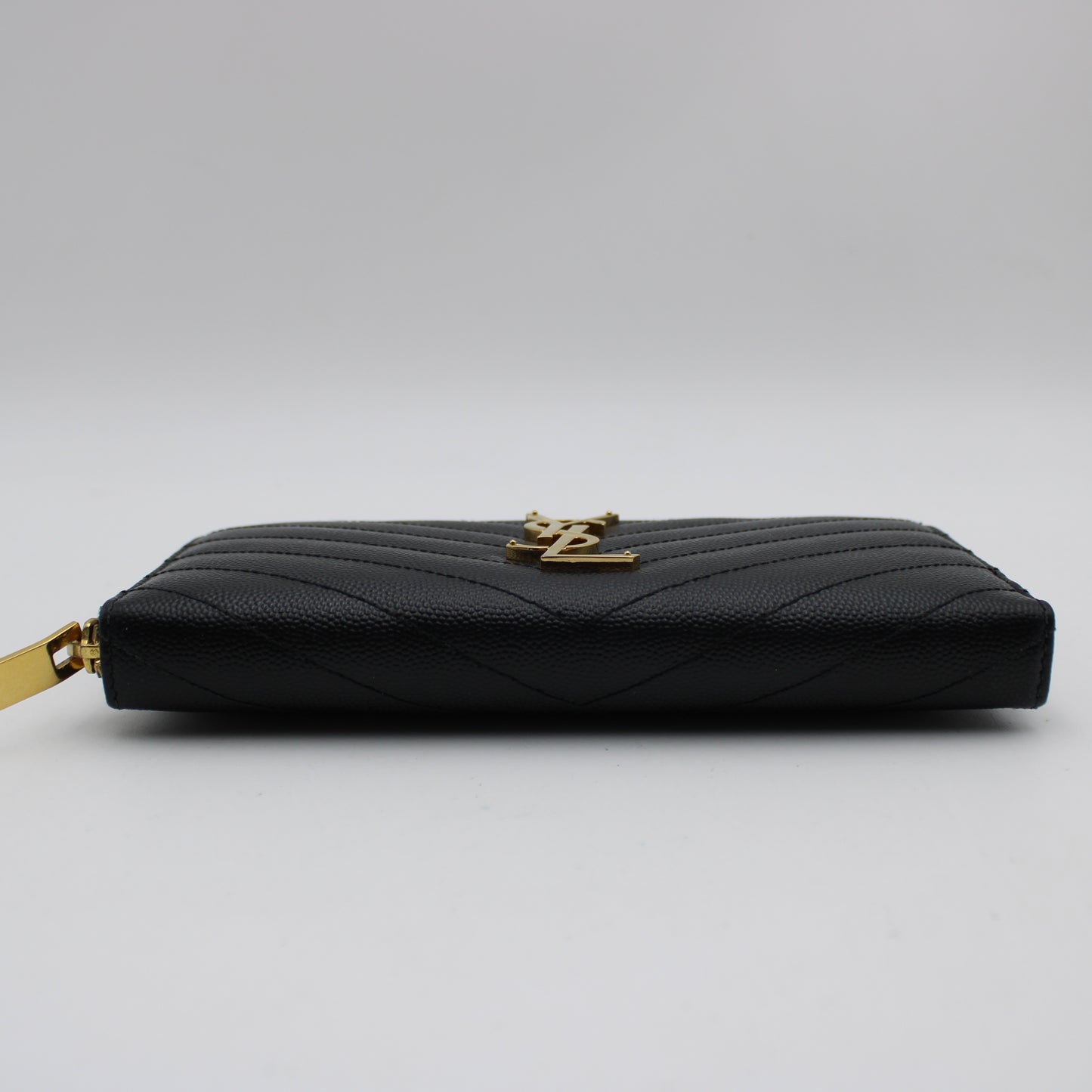 SAINT LAURENT CASSANDRE MATELASSÉ PORTAFOGLI CON ZIP IN PELLE GOFFRATA GRAIN DE POUDRE YA106