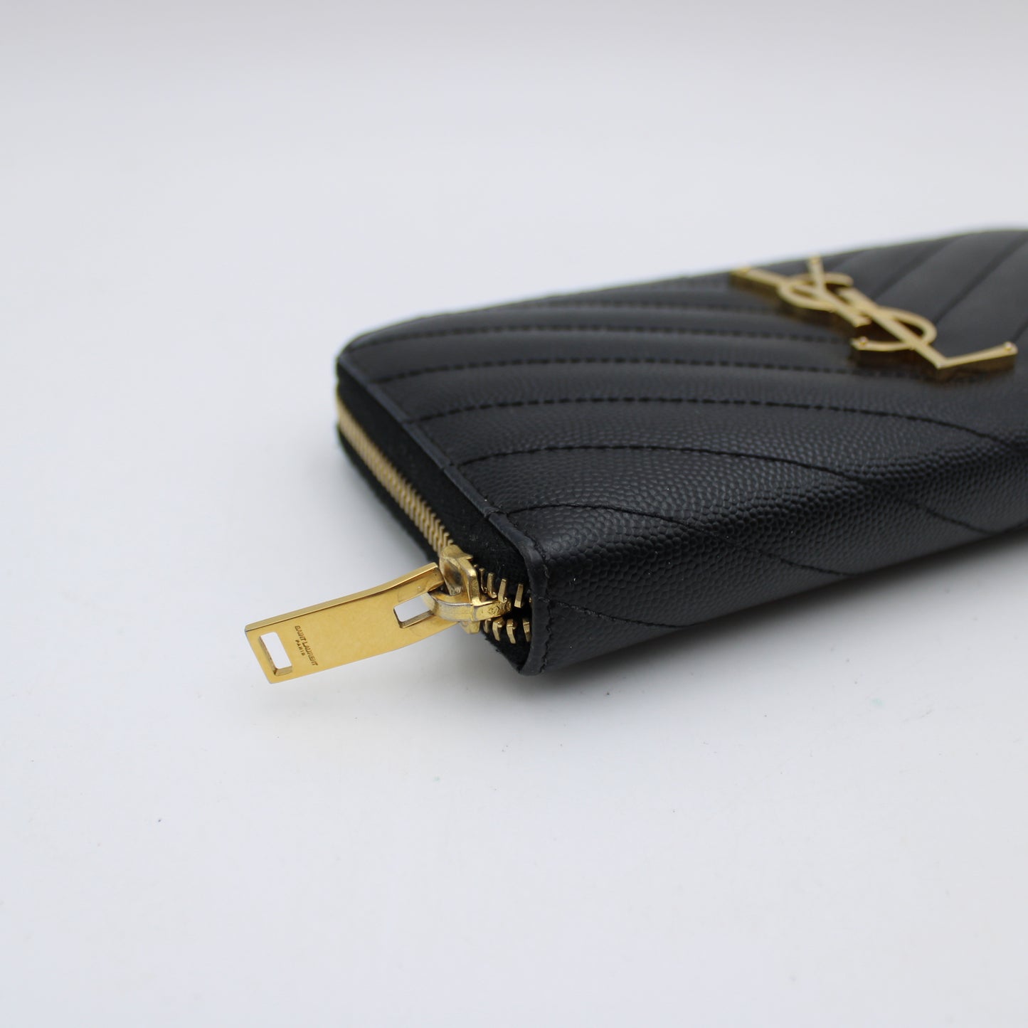 SAINT LAURENT CASSANDRE MATELASSÉ PORTAFOGLI CON ZIP IN PELLE GOFFRATA GRAIN DE POUDRE YA106