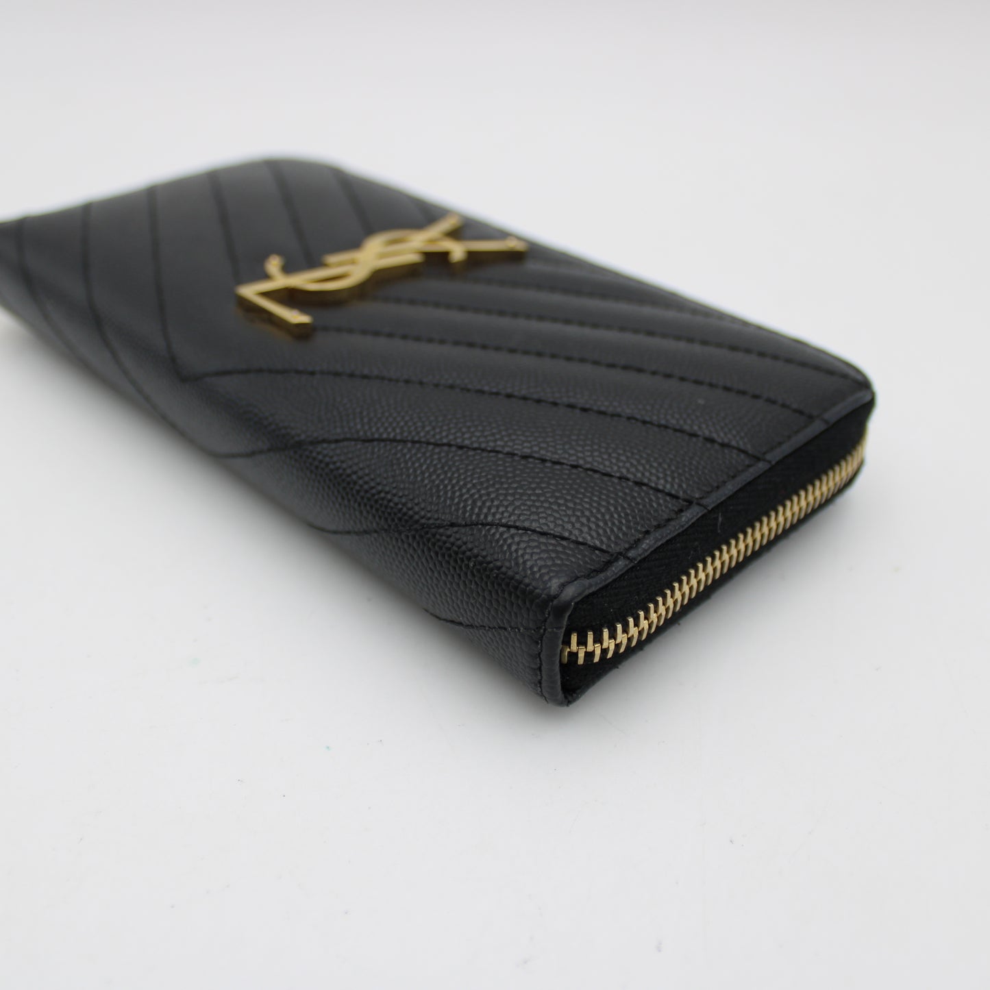 SAINT LAURENT CASSANDRE MATELASSÉ PORTAFOGLI CON ZIP IN PELLE GOFFRATA GRAIN DE POUDRE YA106