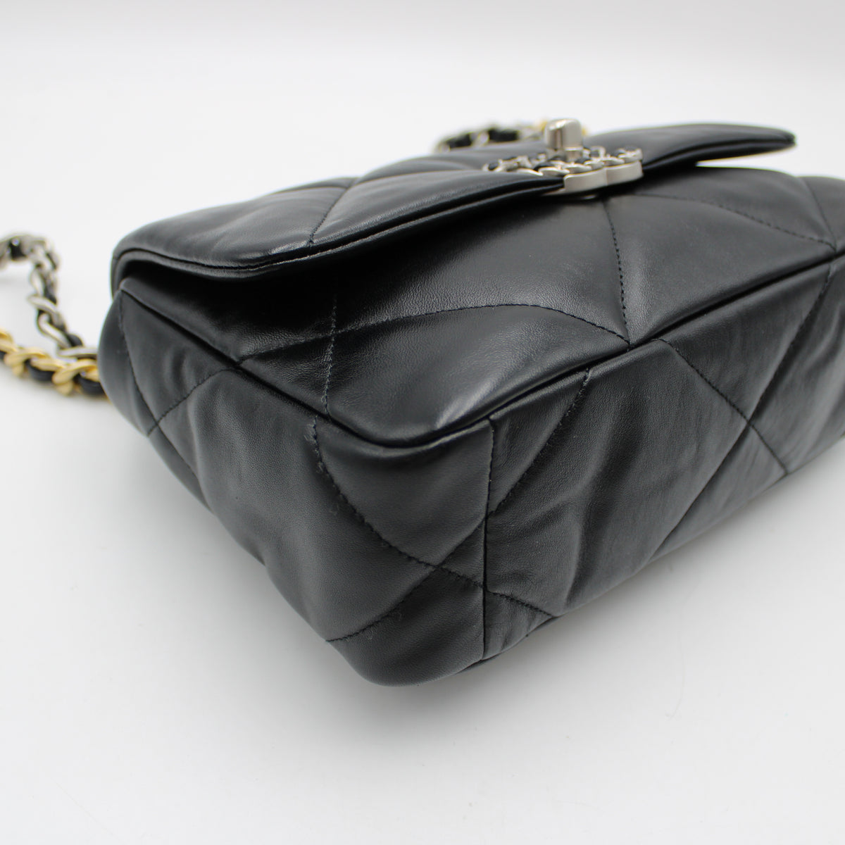 BORSA CHANEL 19 IN PELLE NERA CB270