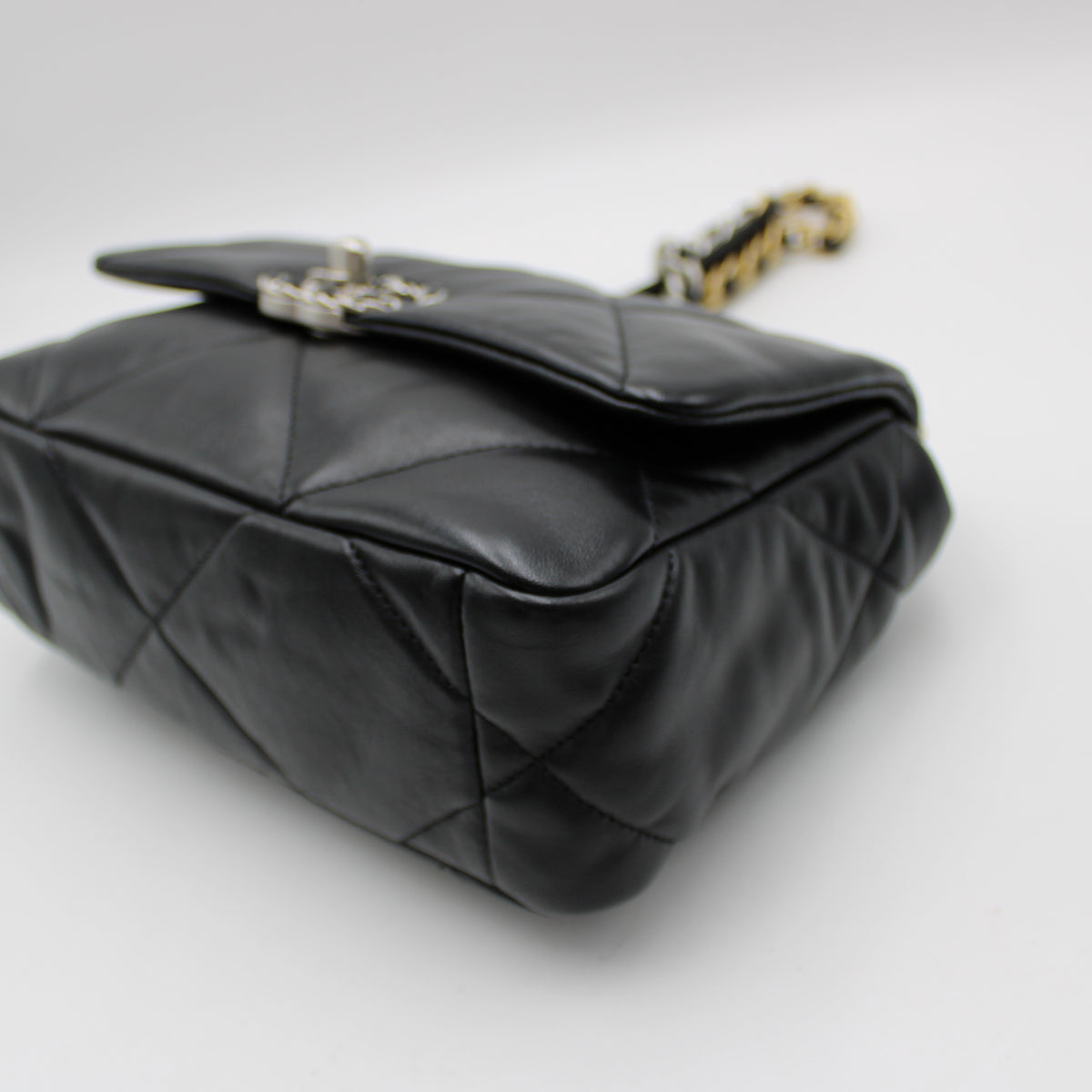 BORSA CHANEL 19 IN PELLE NERA CB270