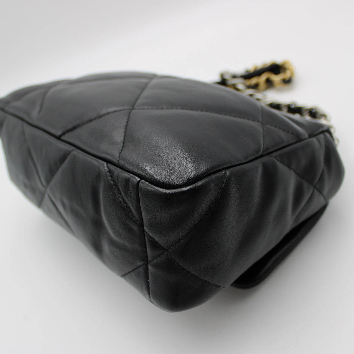 BORSA CHANEL 19 IN PELLE NERA CB270