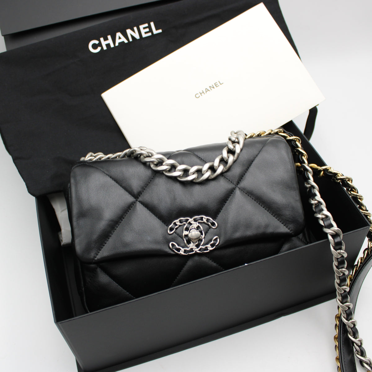 BORSA CHANEL 19 IN PELLE NERA CB270