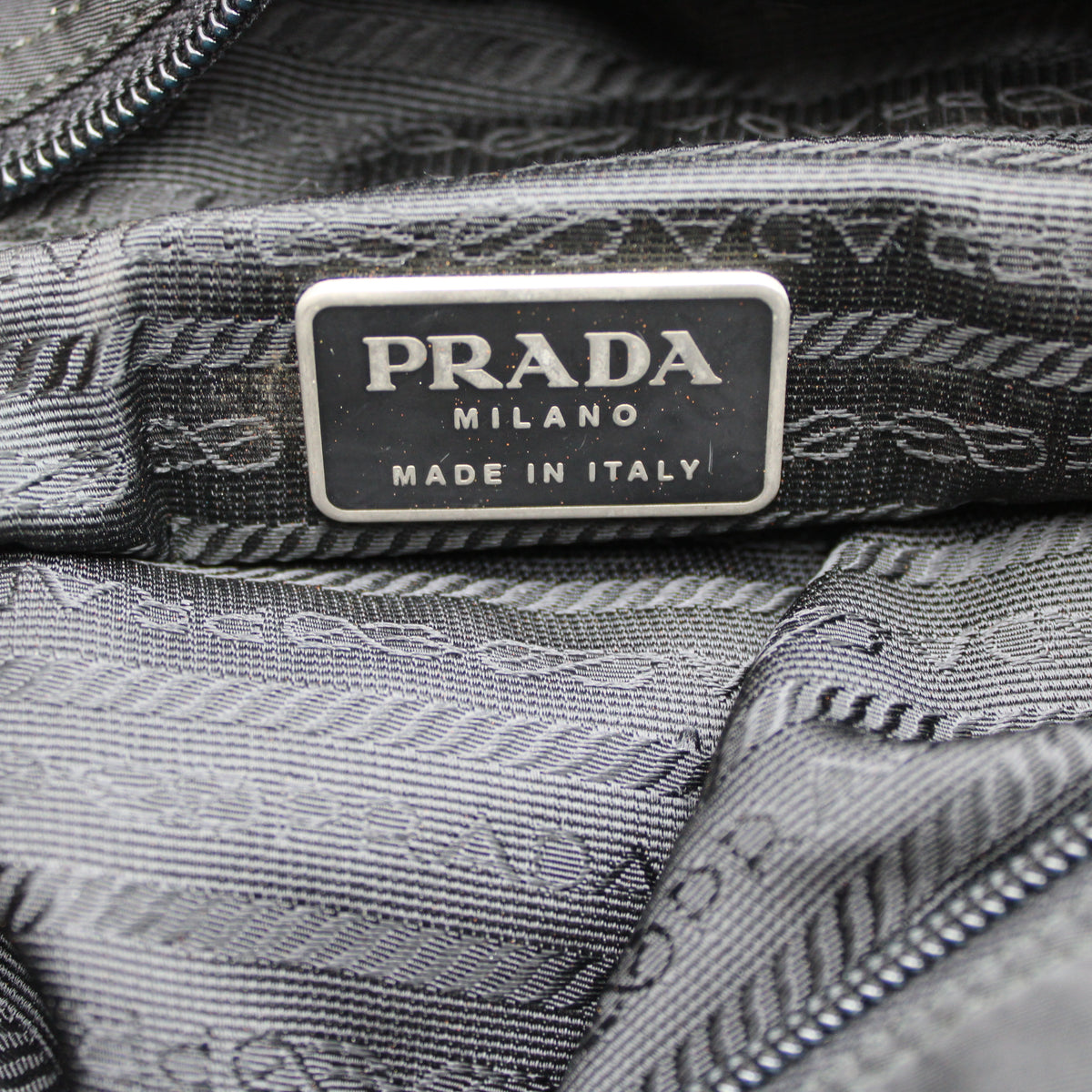 BORSA TOTE PRADA IN TELA VELA NERO PB218