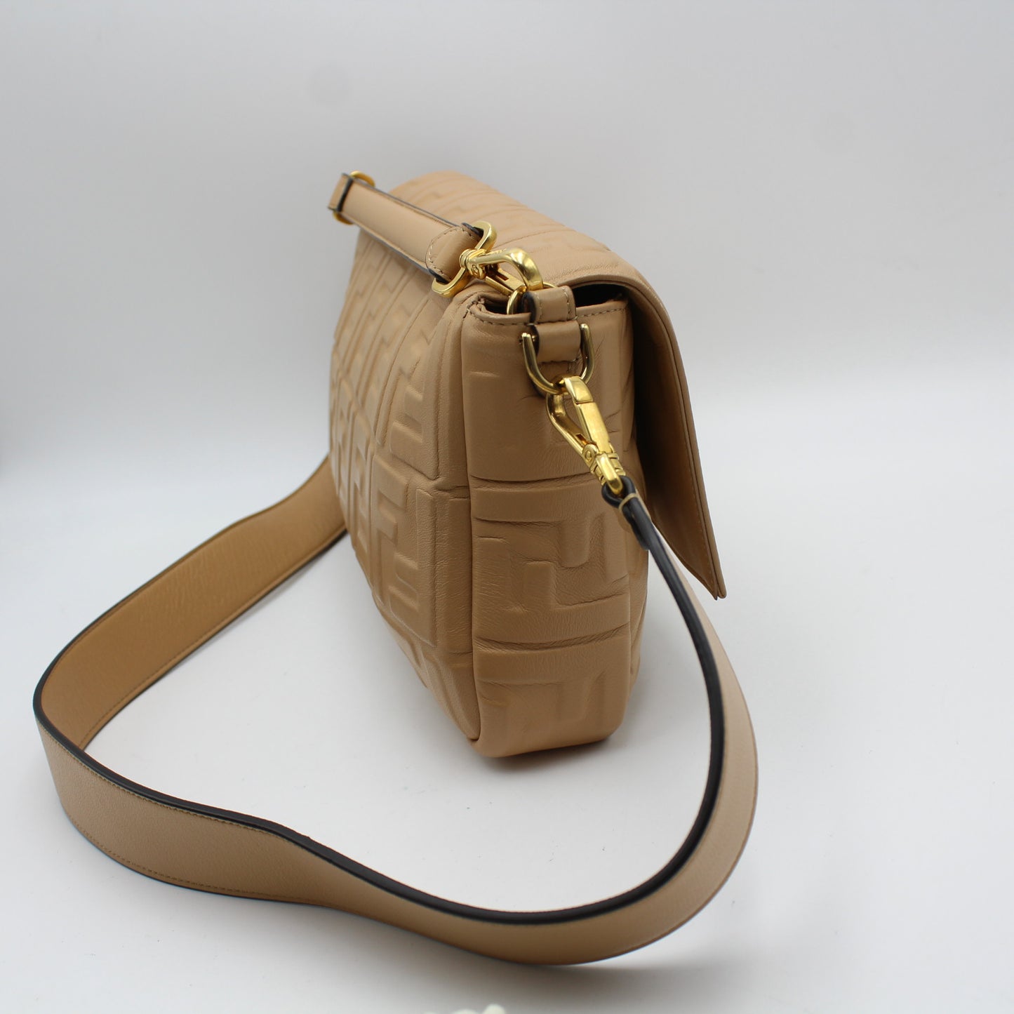 BORSA FENDI MAXI BAGUETTE IN PELLE BEIGE FB164