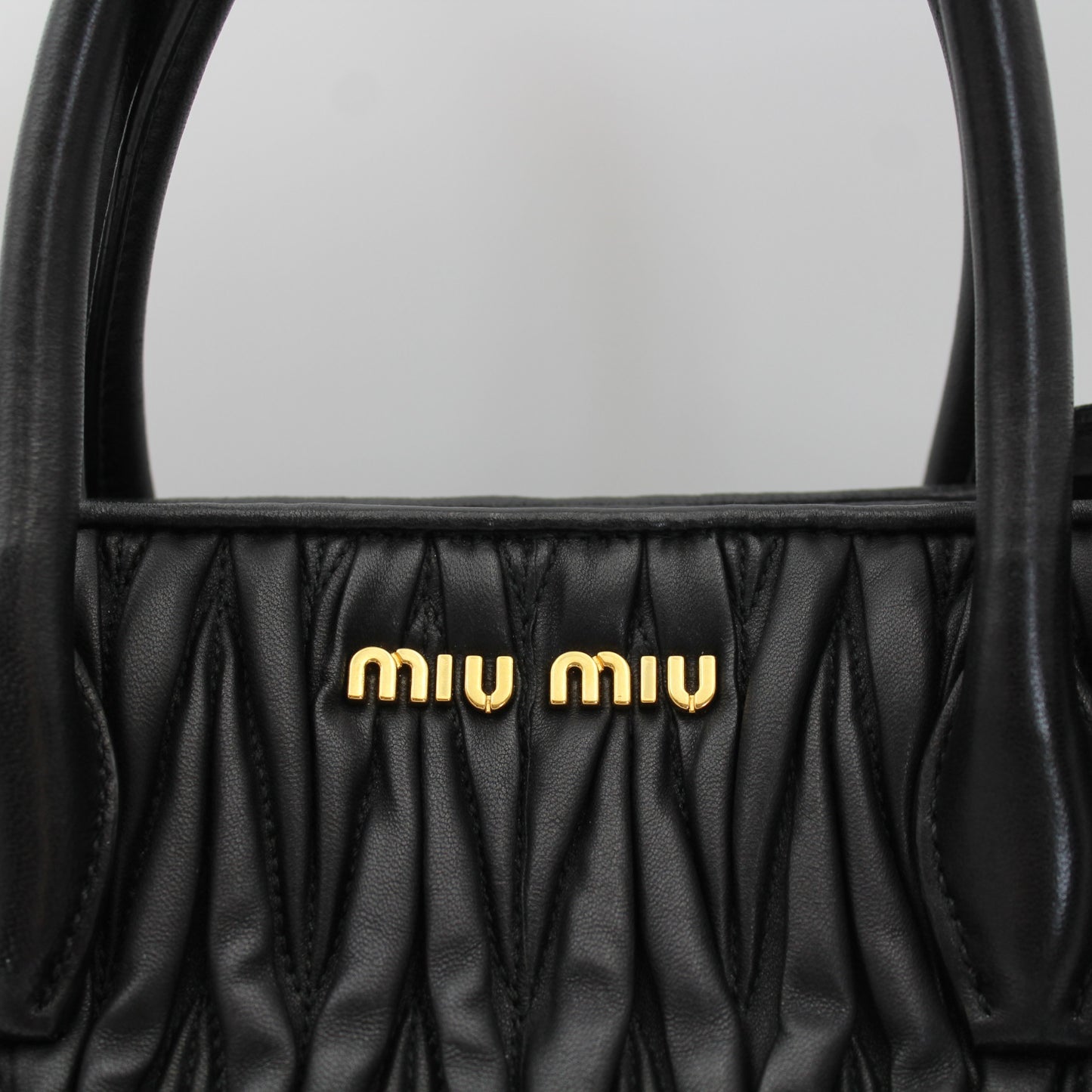 BORSA MIU MIU TOTE MATELASSE IN PELLE NERA MB108