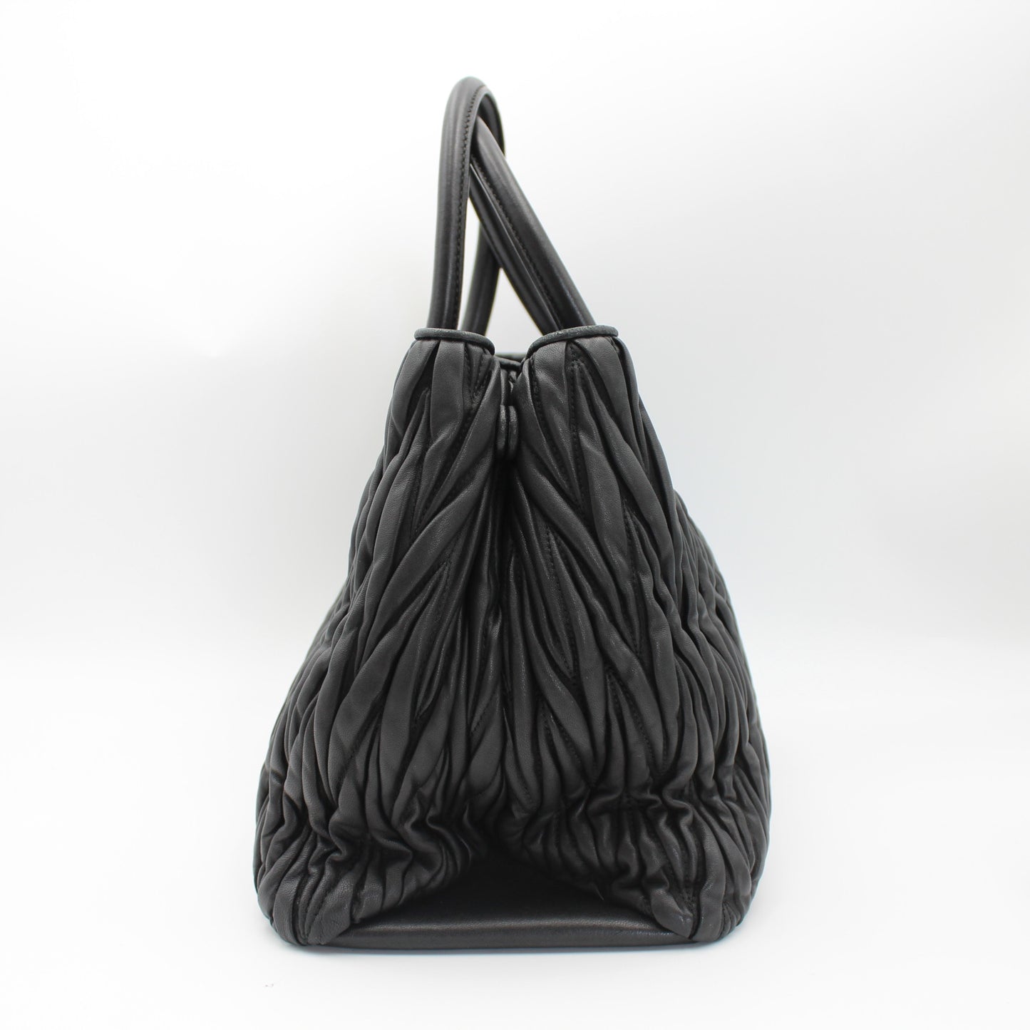 BORSA MIU MIU TOTE MATELASSE IN PELLE NERA MB108