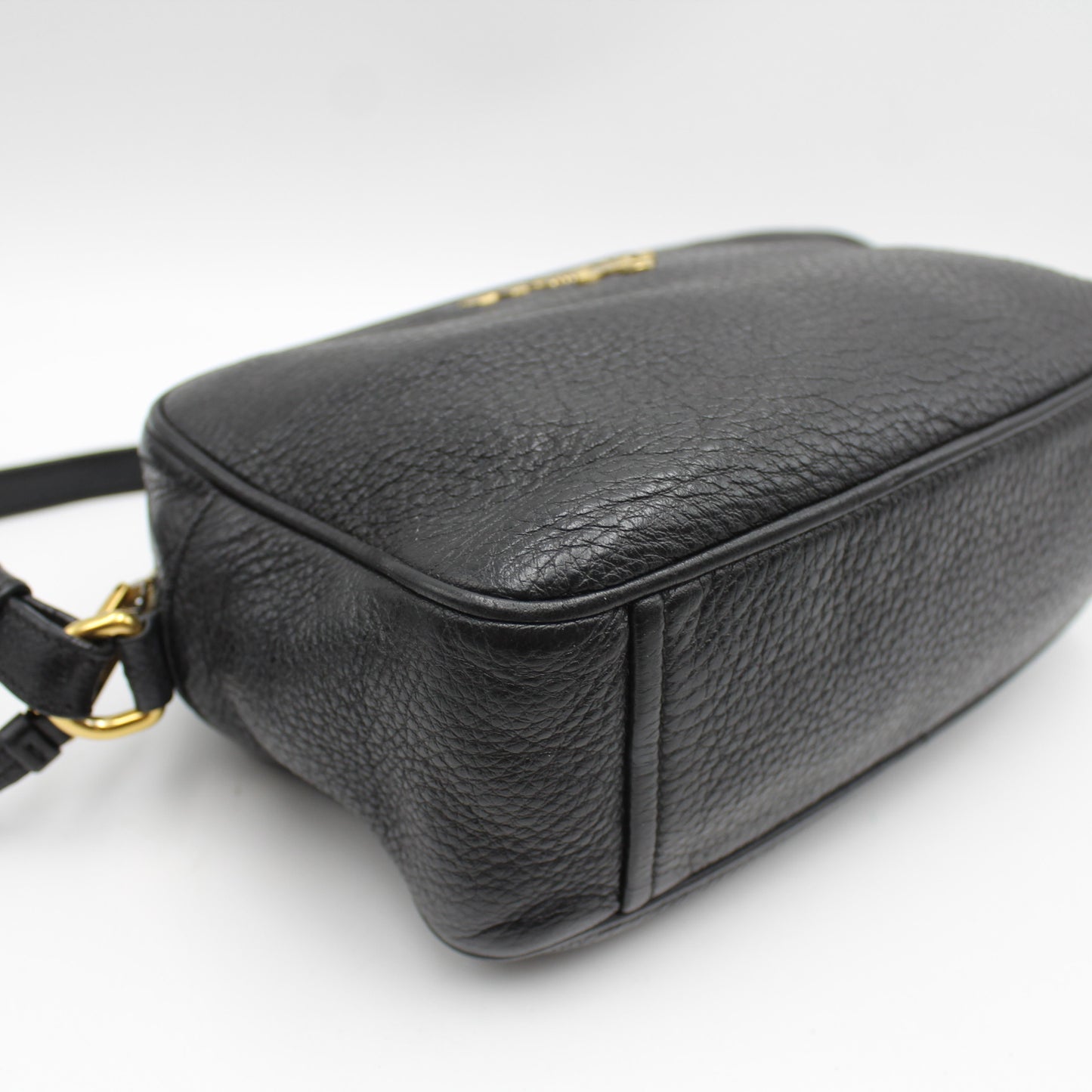 BORSA PRADA CAMERA BAG NERA IN PELLE MARTELLATA PB203