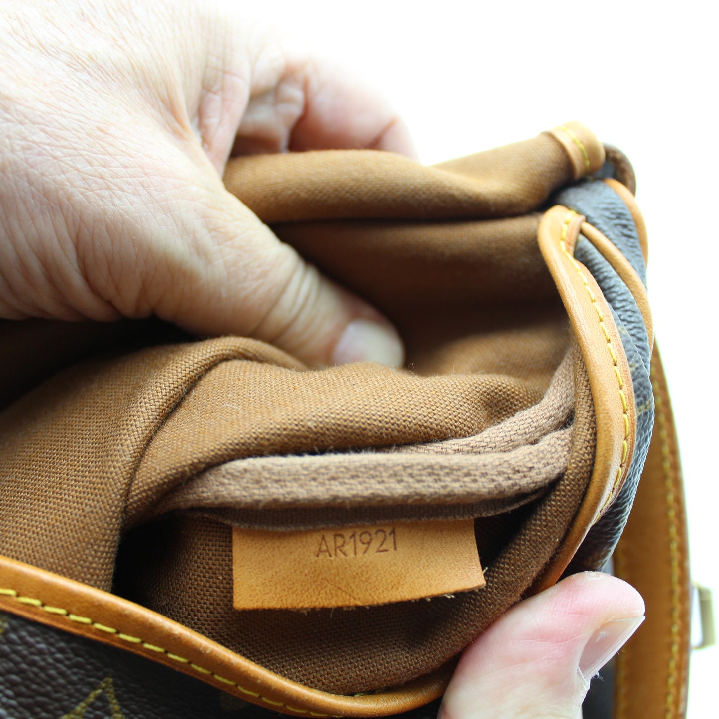 BORSA LOUIS VUITTON SAUMUR 30 MONOGRAM LB1800