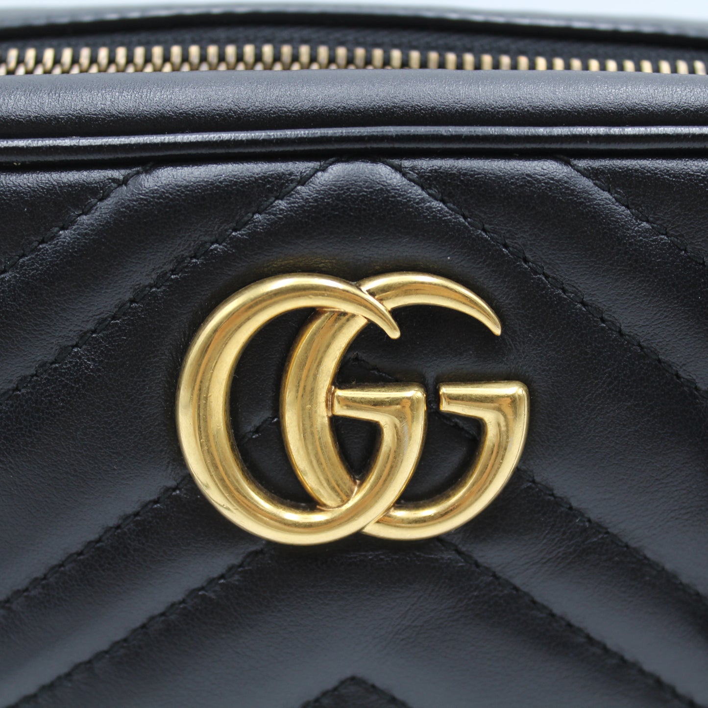 GUCCI GG MARMONT CAMERA BAG MINI MATELASSE GB216