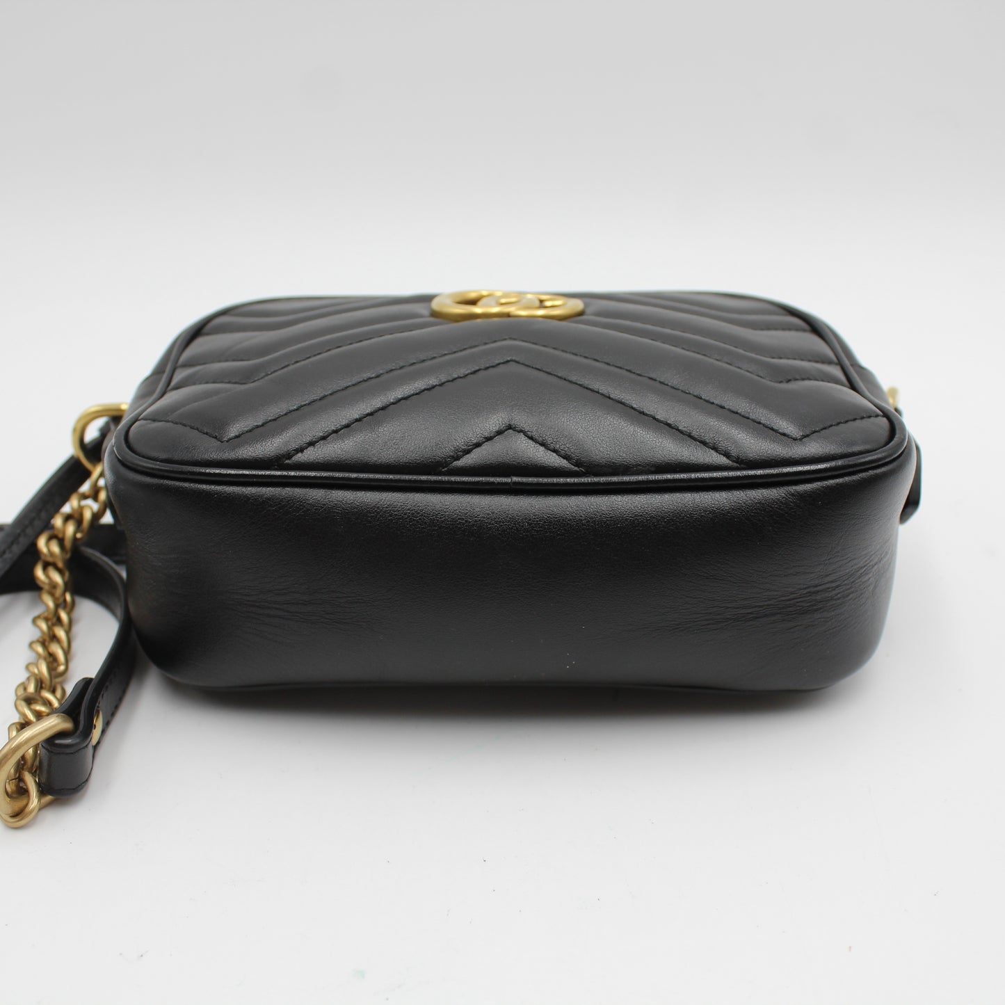 GUCCI GG MARMONT CAMERA BAG MINI MATELASSE GB216