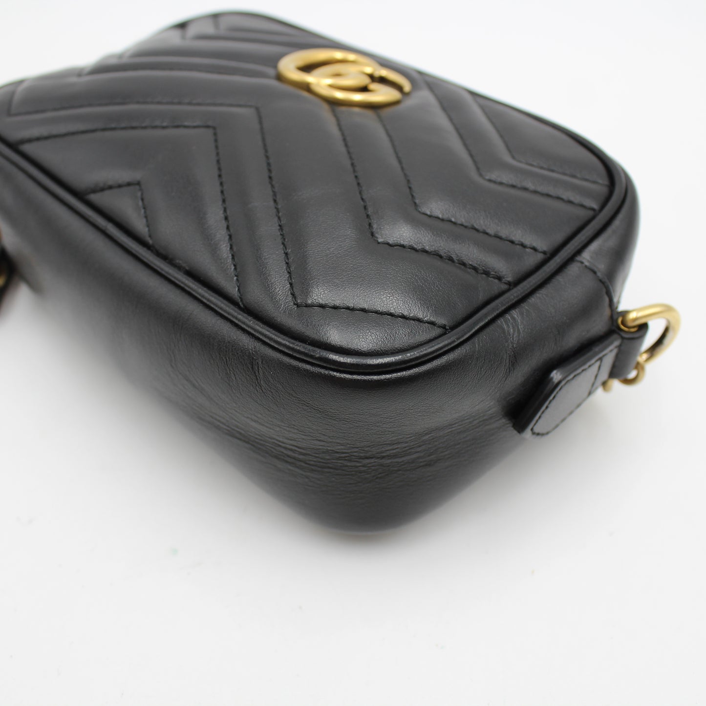 GUCCI GG MARMONT CAMERA BAG MINI MATELASSE GB216