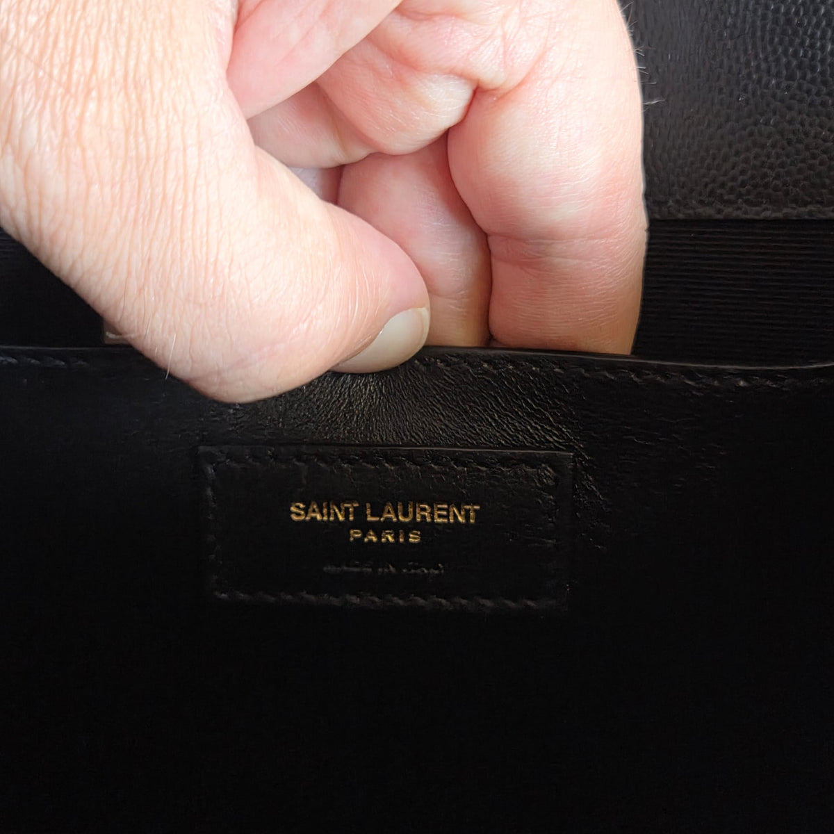 BORSA SAINT LAURENT ENVELOPE MEDIUM IN PELLE CAVIAR NERA YB123