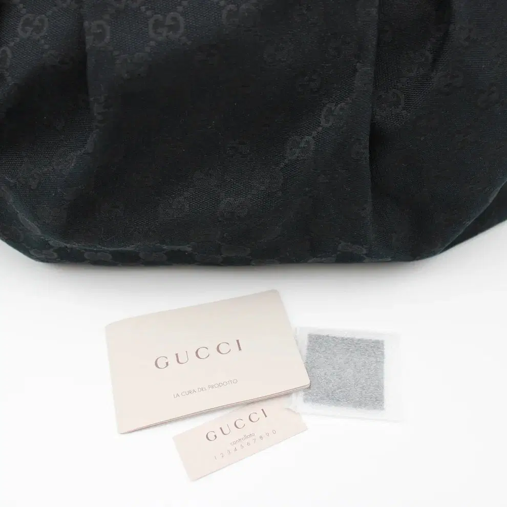 BORSA GUCCI SUKEY IN TESSUTO GG E PELLE NERA BB104