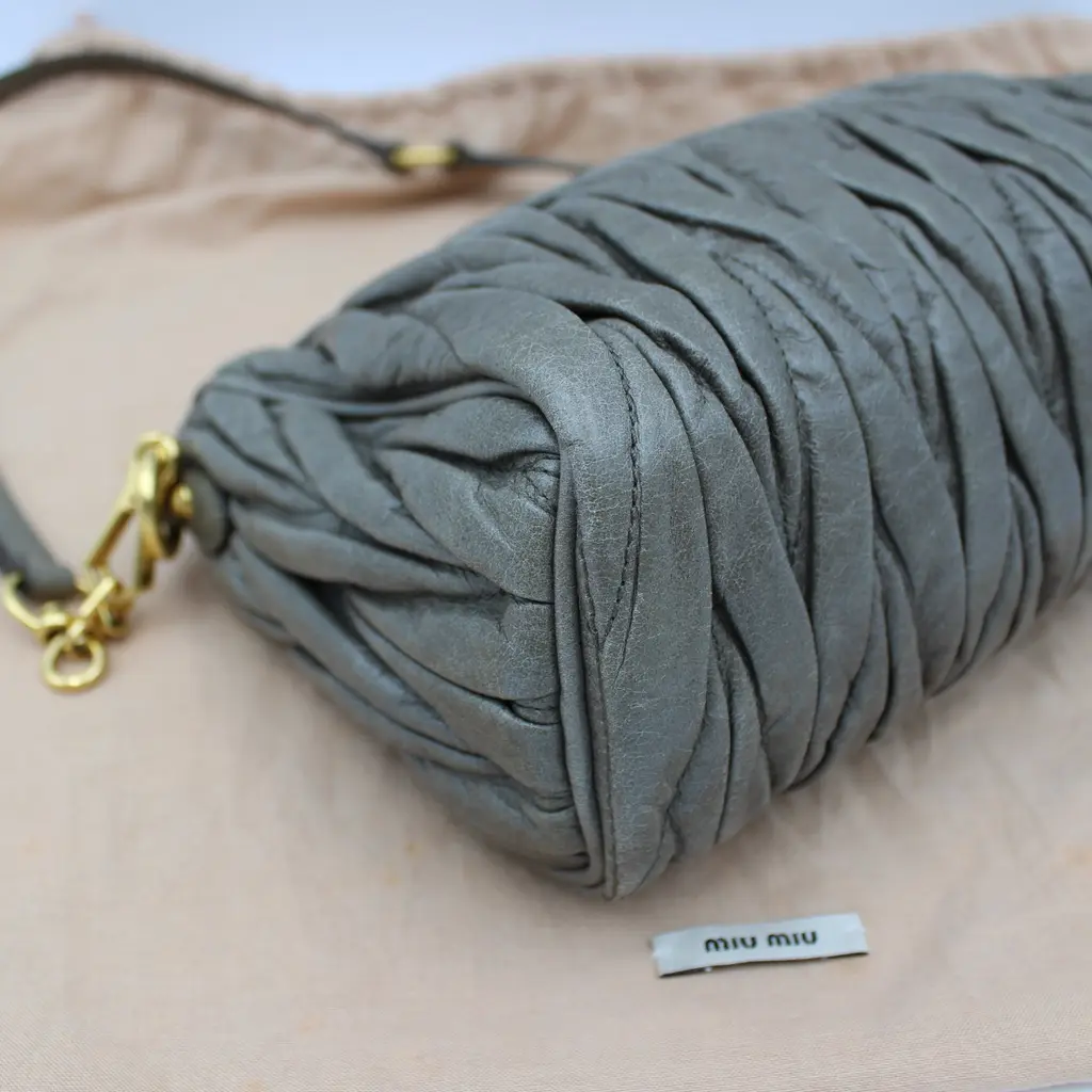 BORSA MIU MIU MATELASSE IN PELLE DI AGNELLO GRIGIO MB111