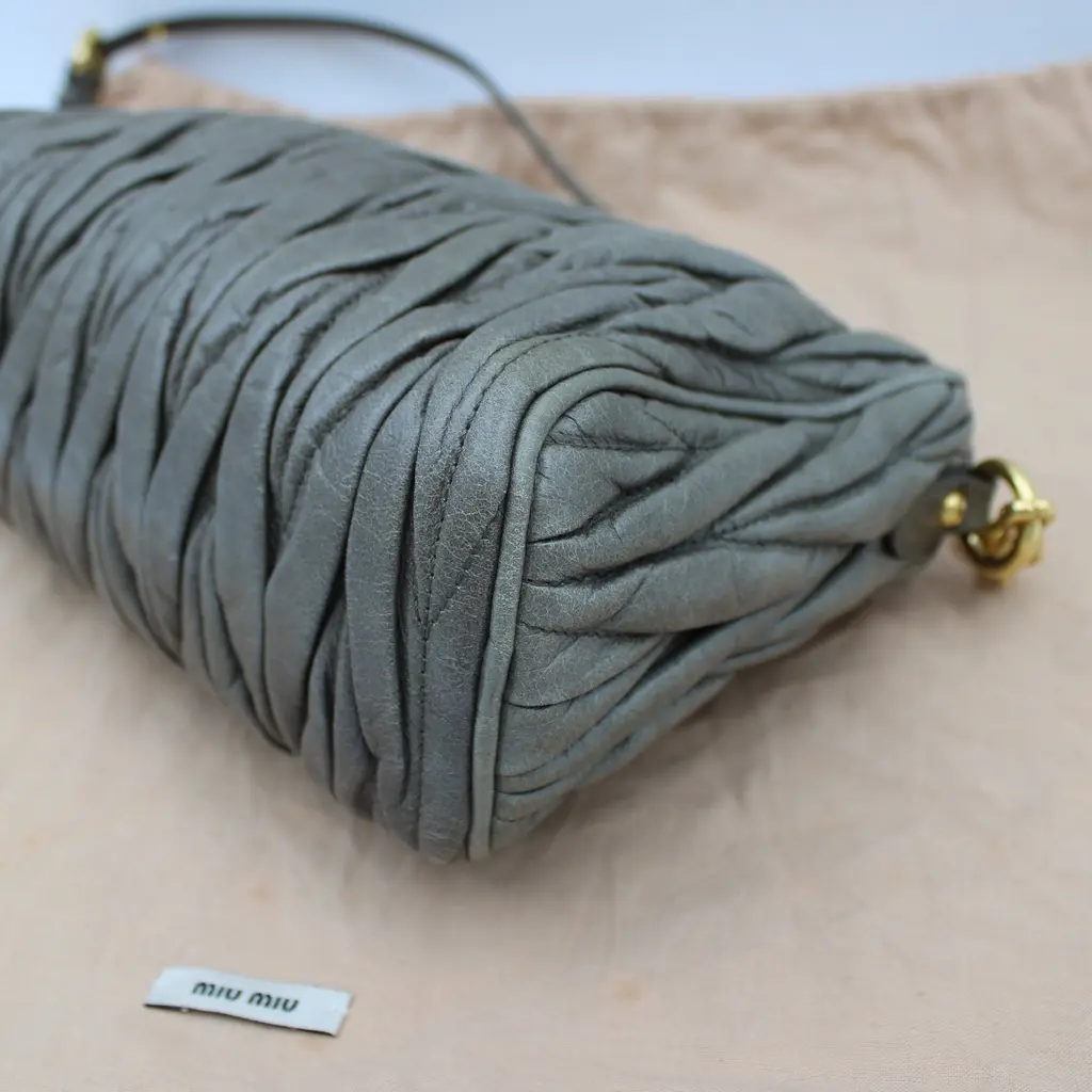 BORSA MIU MIU MATELASSE IN PELLE DI AGNELLO GRIGIO MB111