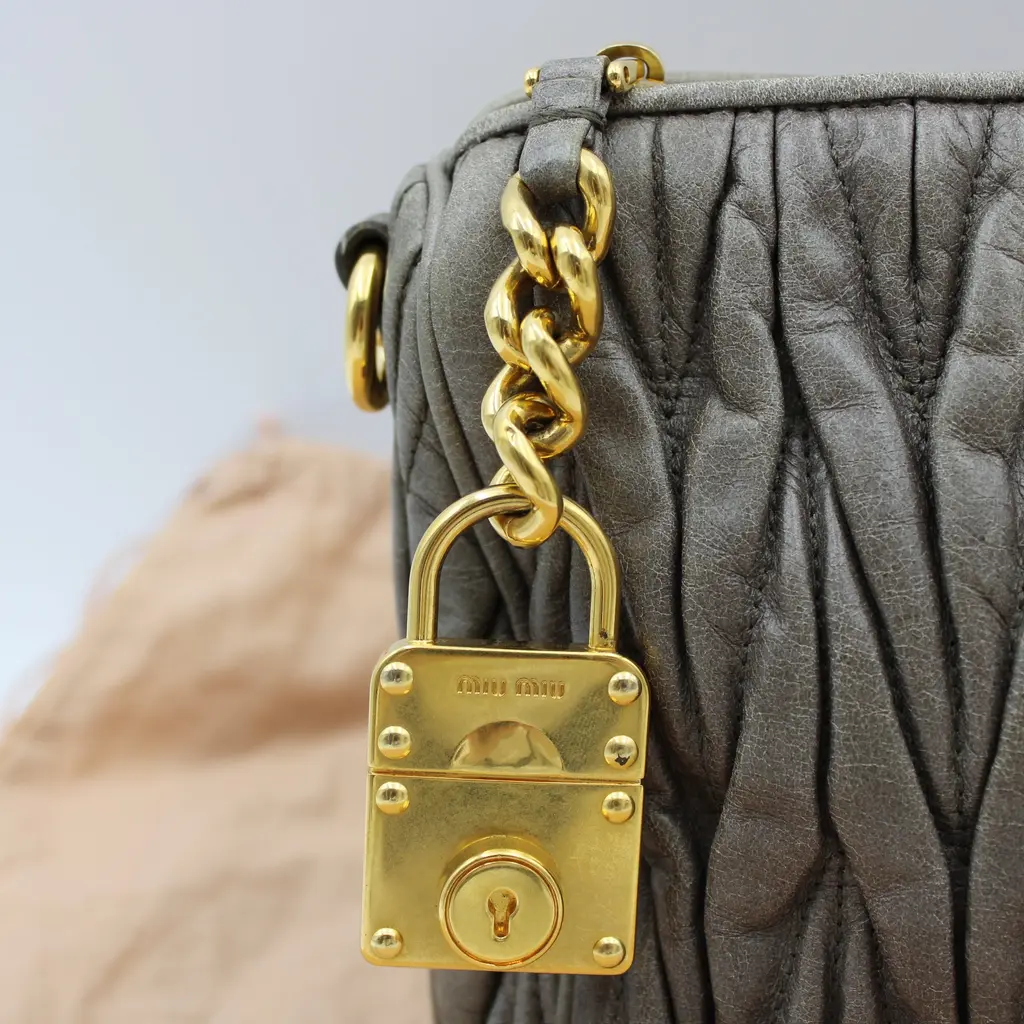 BORSA MIU MIU MATELASSE IN PELLE DI AGNELLO GRIGIO MB111