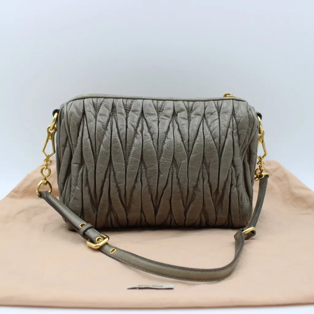 BORSA MIU MIU MATELASSE IN PELLE DI AGNELLO GRIGIO MB111