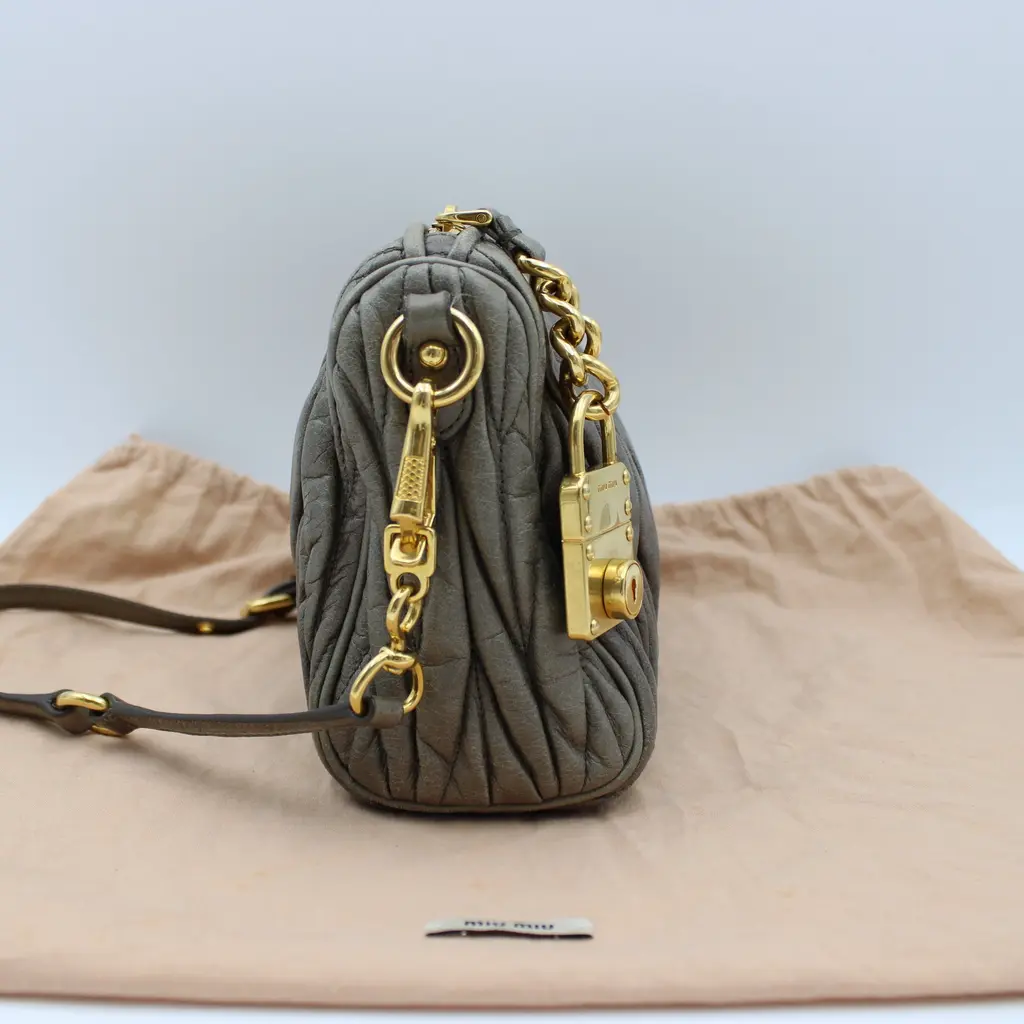 BORSA MIU MIU MATELASSE IN PELLE DI AGNELLO GRIGIO MB111