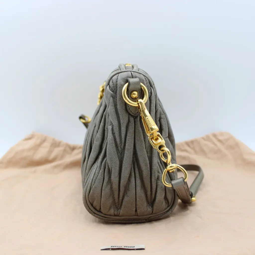 BORSA MIU MIU MATELASSE IN PELLE DI AGNELLO GRIGIO MB111