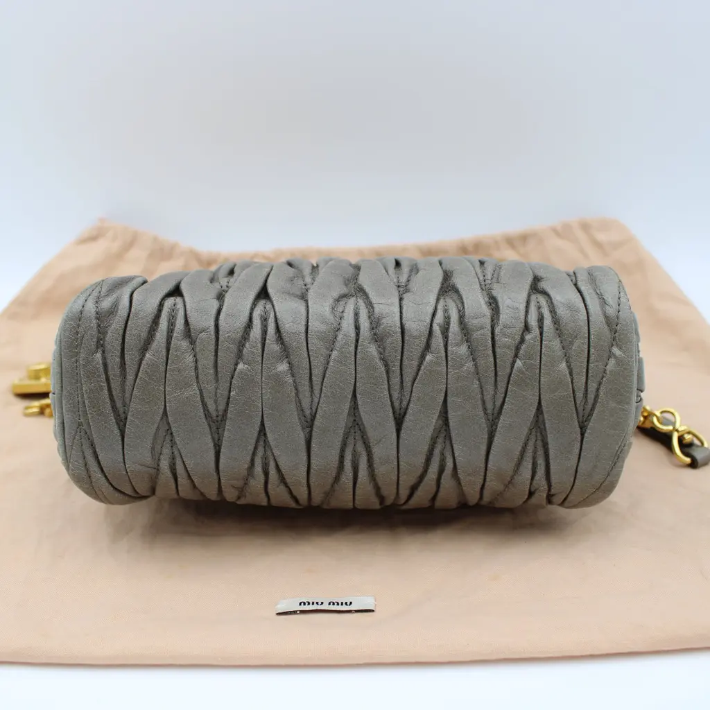 BORSA MIU MIU MATELASSE IN PELLE DI AGNELLO GRIGIO MB111