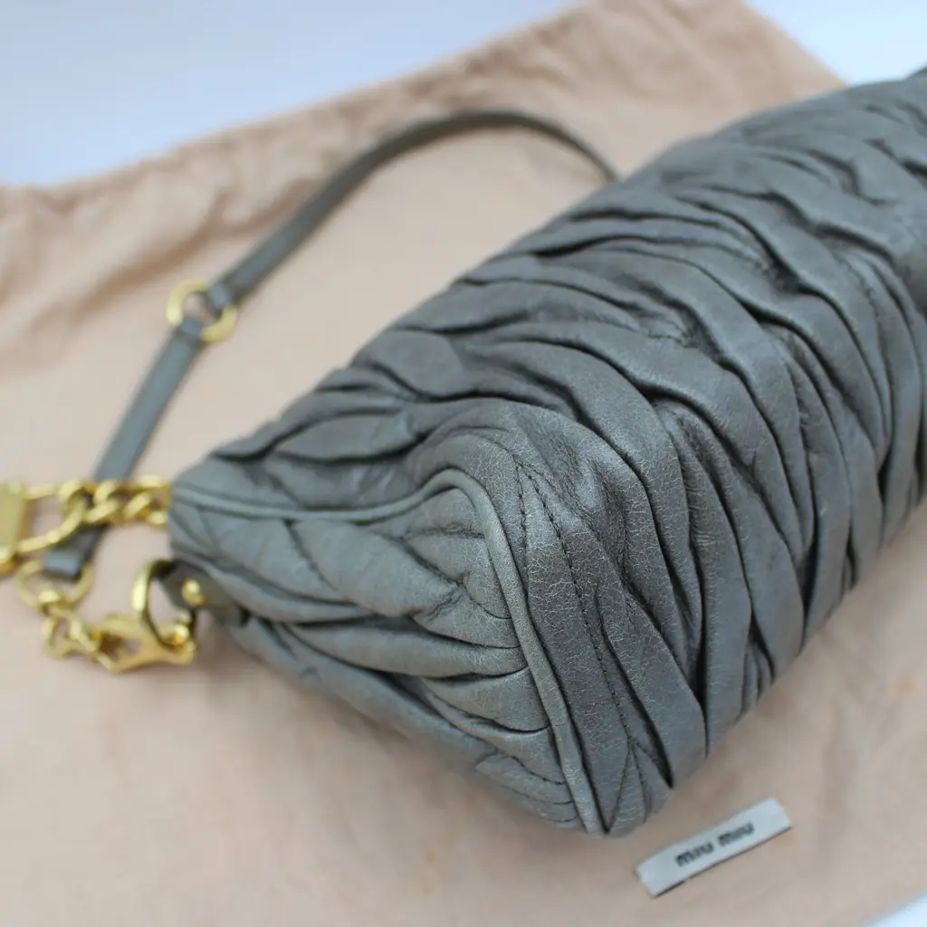 BORSA MIU MIU MATELASSE IN PELLE DI AGNELLO GRIGIO MB111