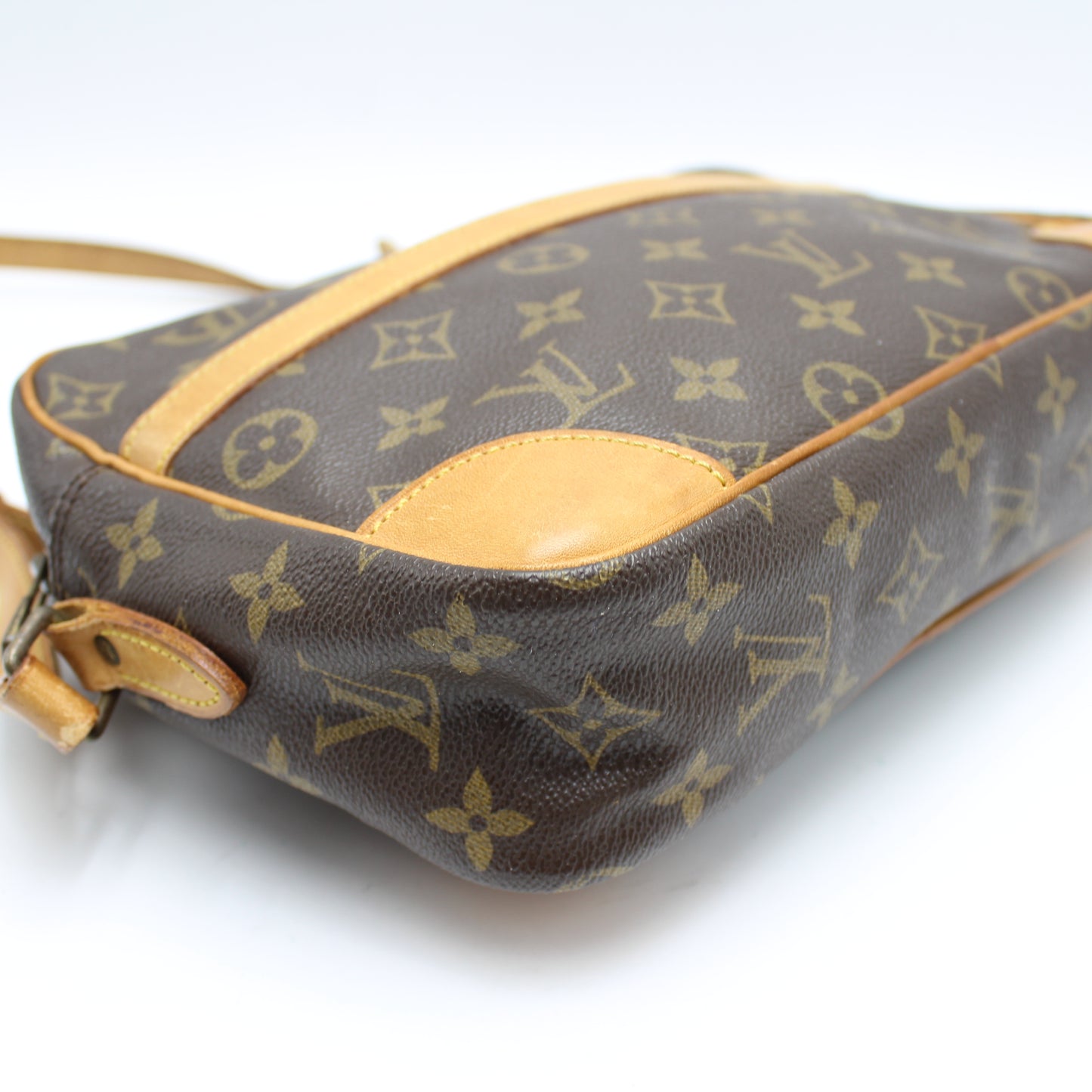 LOUIS VUITTON TROCADERO 27 MONOGRAM SHOULDER BAG LB1093