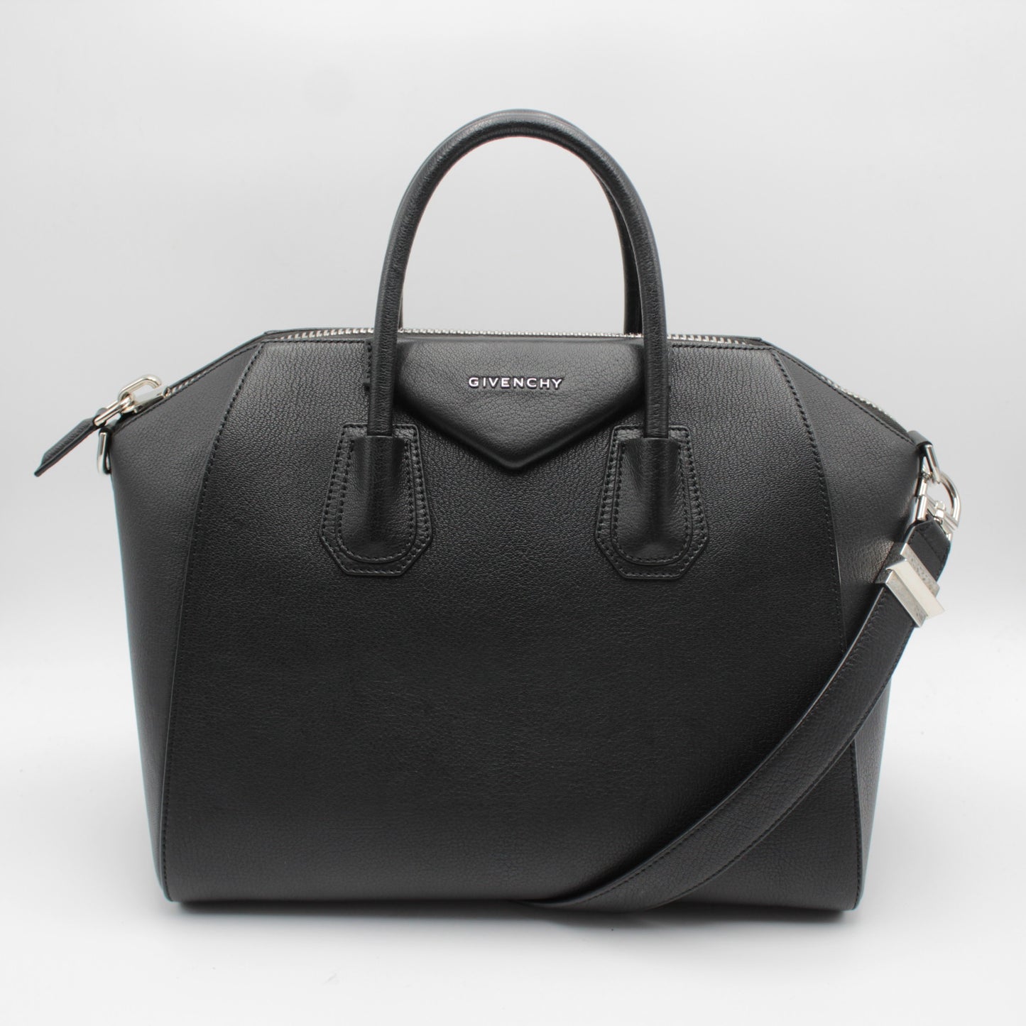 GIVENCHY MEDIUM ANTIGONA BAG IN BLACK GRAIN LEATHER EB101